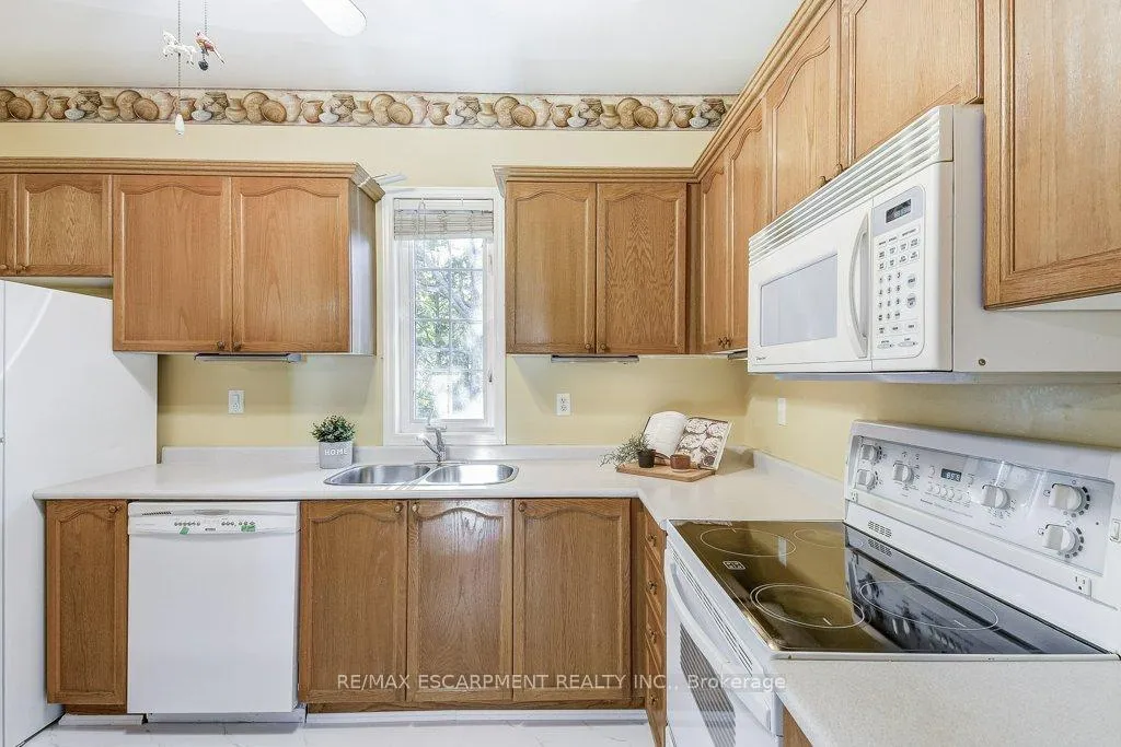 Photo 14 of 192 Silverbirch Boulevard, Hamilton, Mount Hope — HOMEH