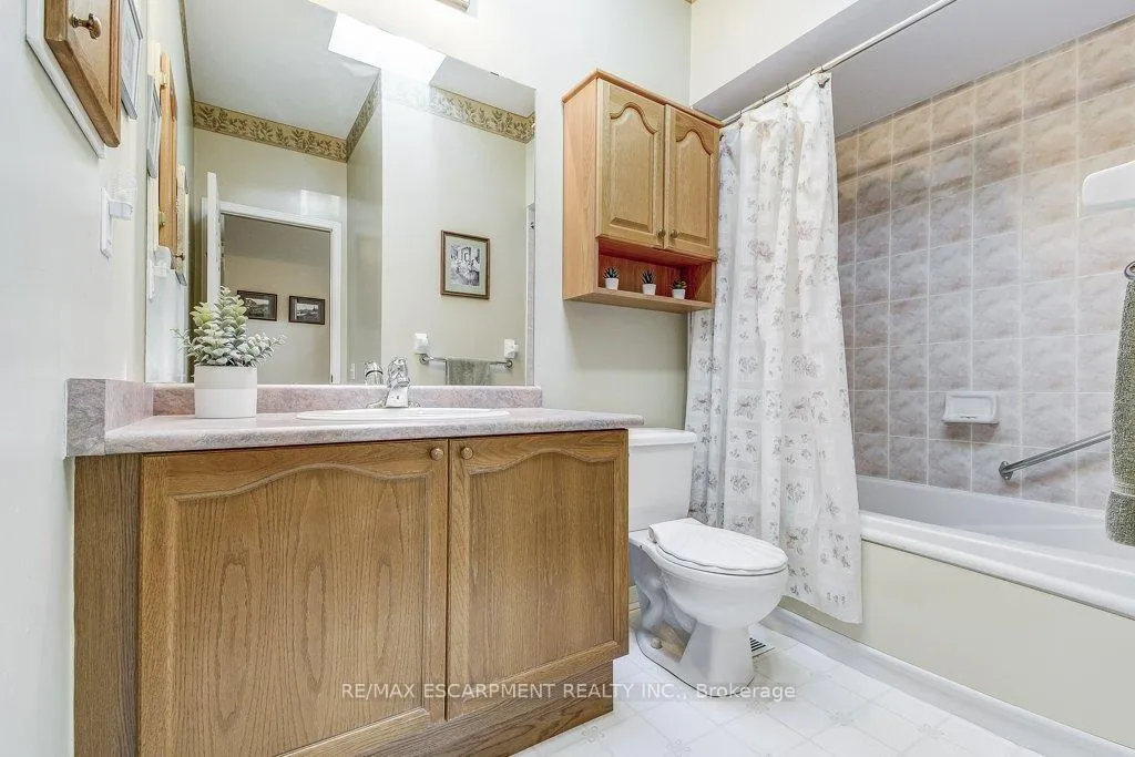 Photo 16 of 192 Silverbirch Boulevard, Hamilton, Mount Hope — HOMEH