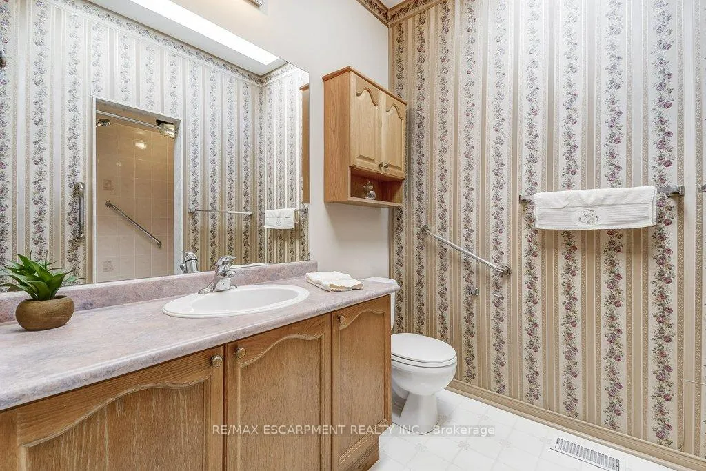 Photo 20 of 192 Silverbirch Boulevard, Hamilton, Mount Hope — HOMEH