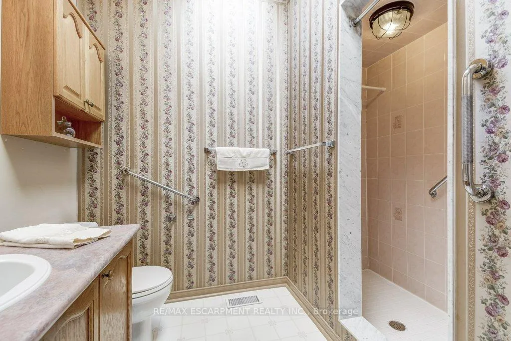 Photo 21 of 192 Silverbirch Boulevard, Hamilton, Mount Hope — HOMEH