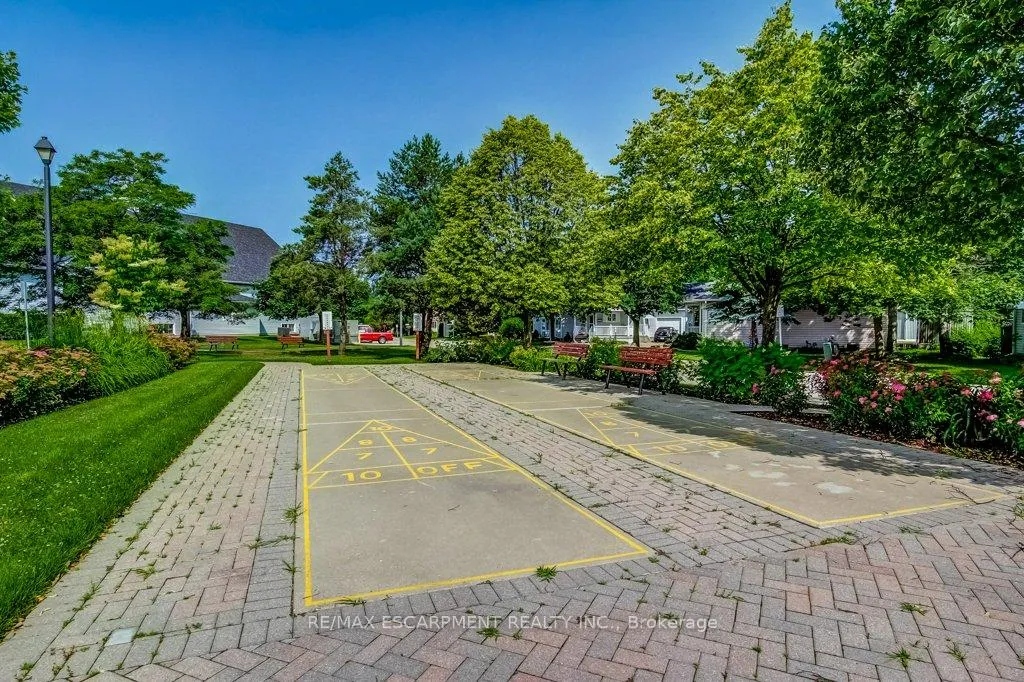 Photo 32 of 192 Silverbirch Boulevard, Hamilton, Mount Hope — HOMEH