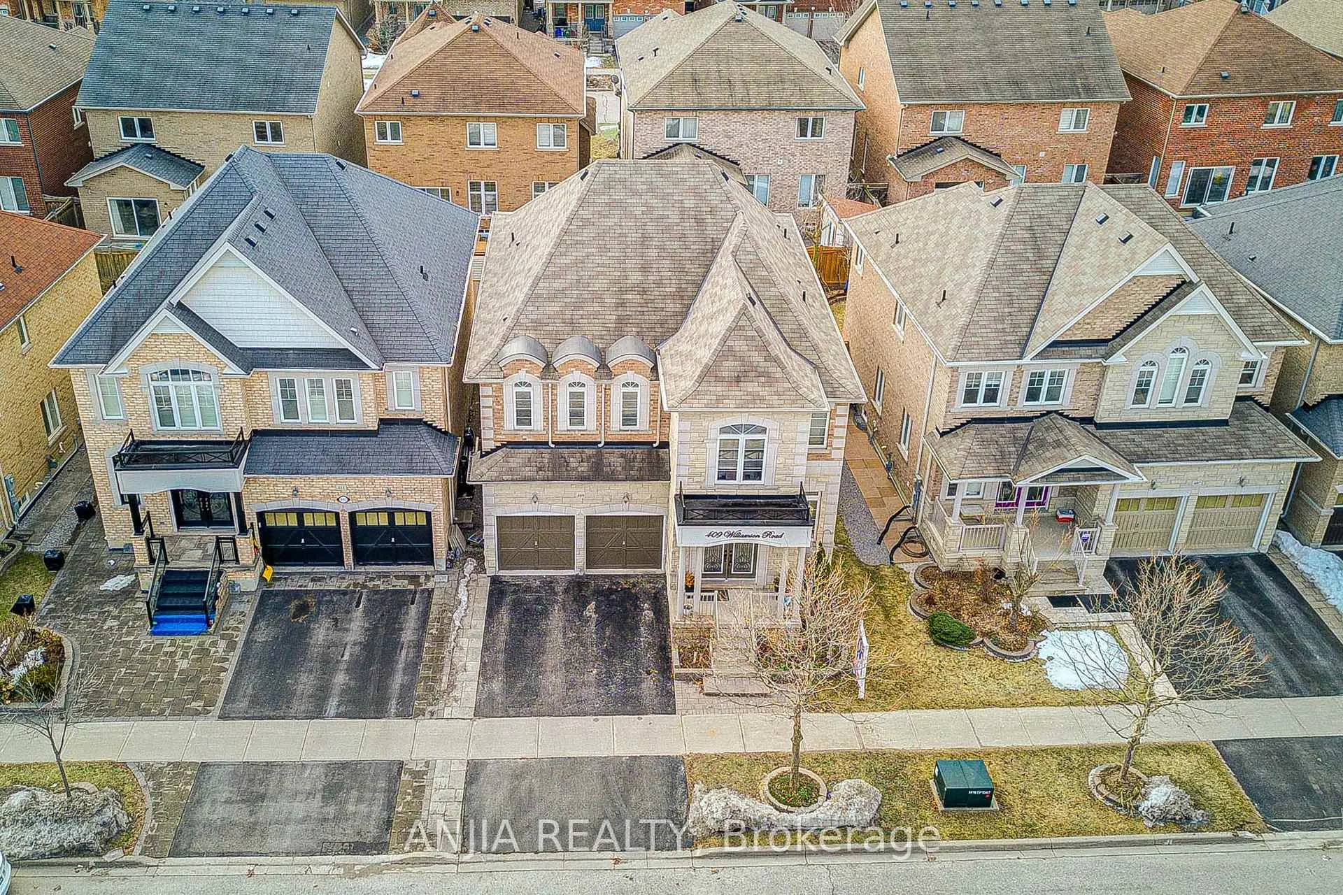 Photo 2 of 409 Williamson Road, Markham, Greensborough — HOMEH