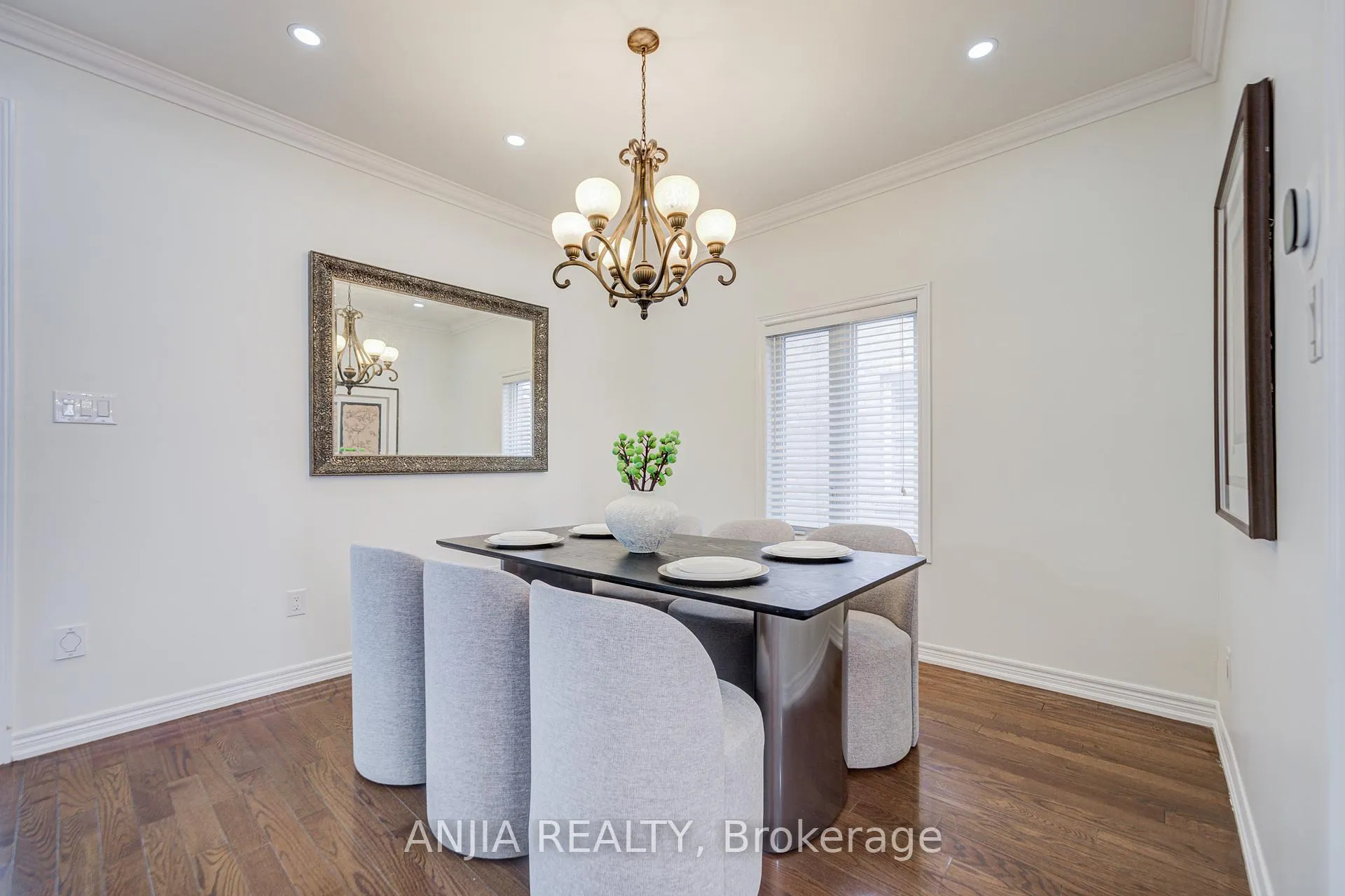 Photo 8 of 409 Williamson Road, Markham, Greensborough — HOMEH