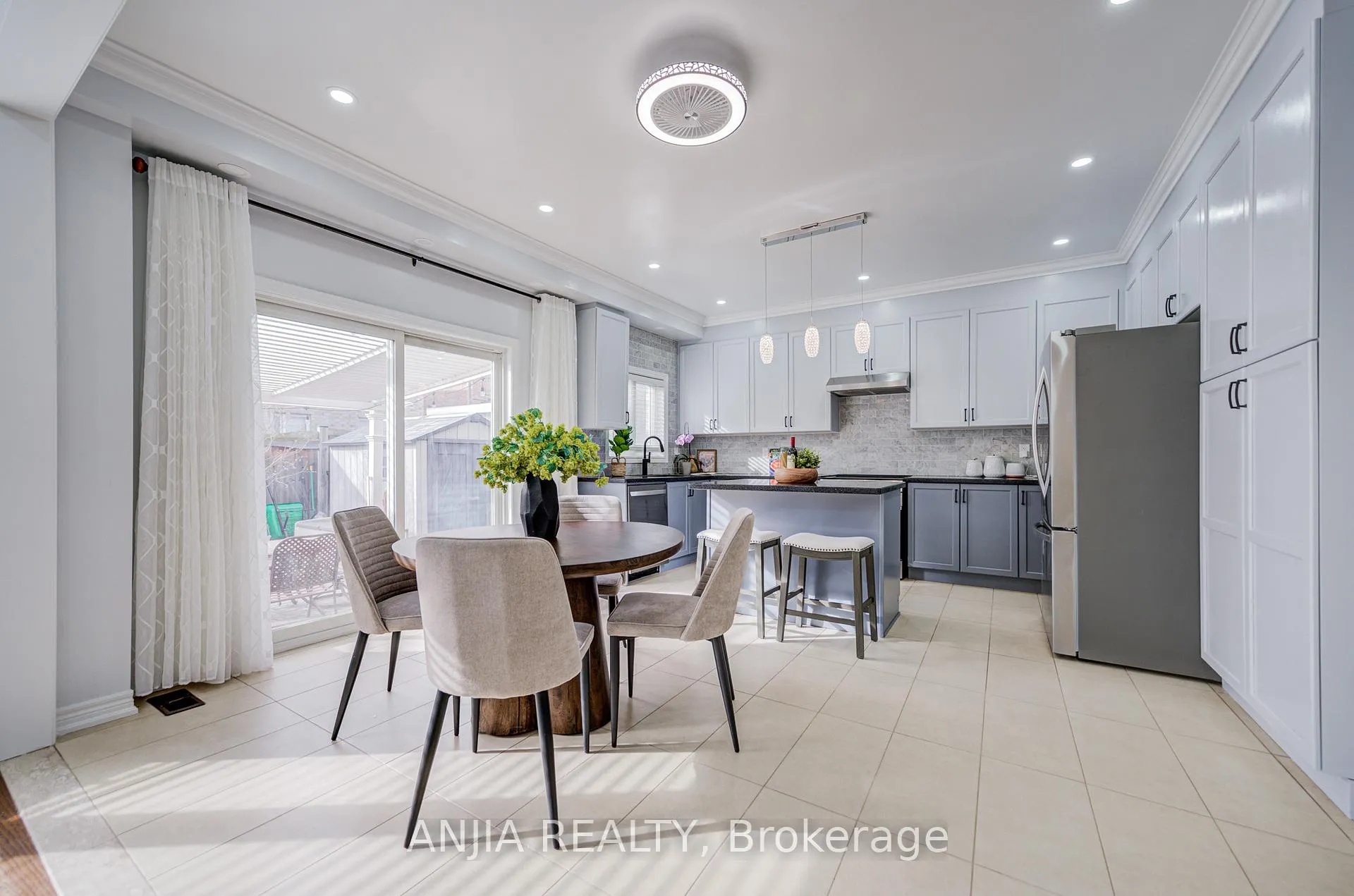 Photo 14 of 409 Williamson Road, Markham, Greensborough — HOMEH