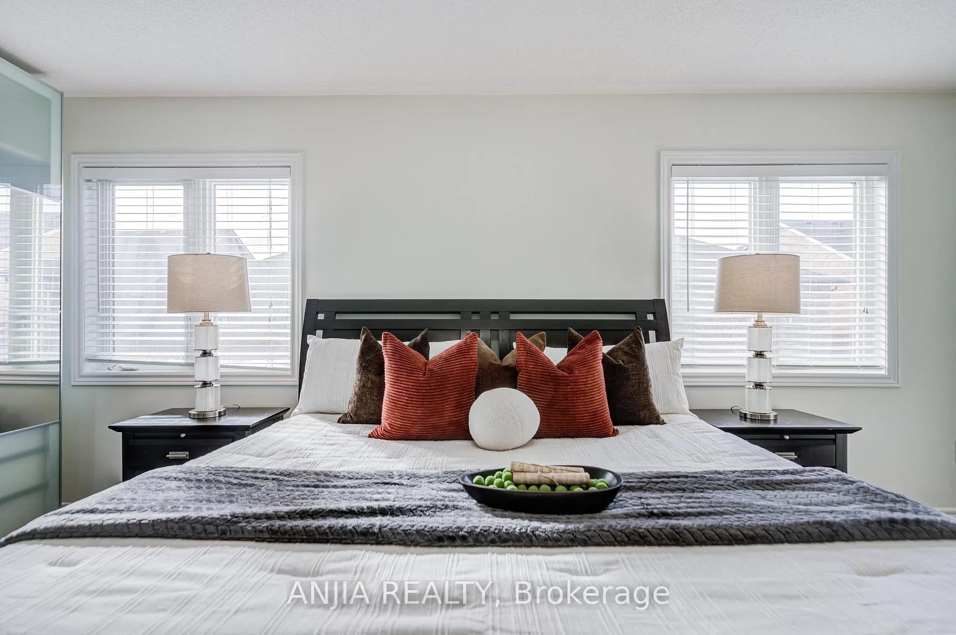 Photo 22 of 409 Williamson Road, Markham, Greensborough — HOMEH