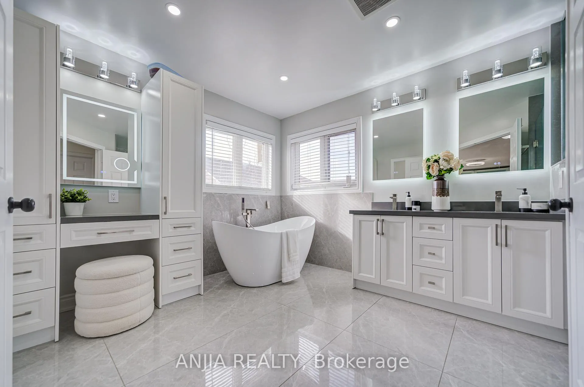 Photo 24 of 409 Williamson Road, Markham, Greensborough — HOMEH