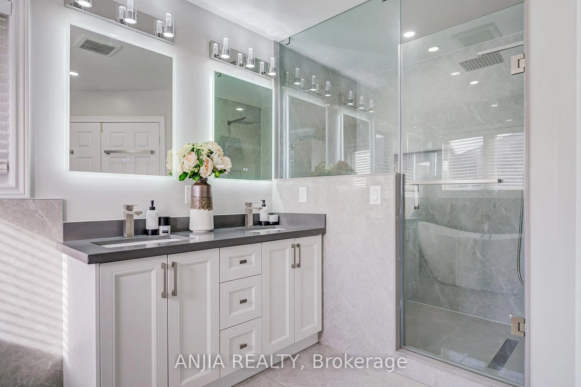 Photo 25 of 409 Williamson Road, Markham, Greensborough — HOMEH