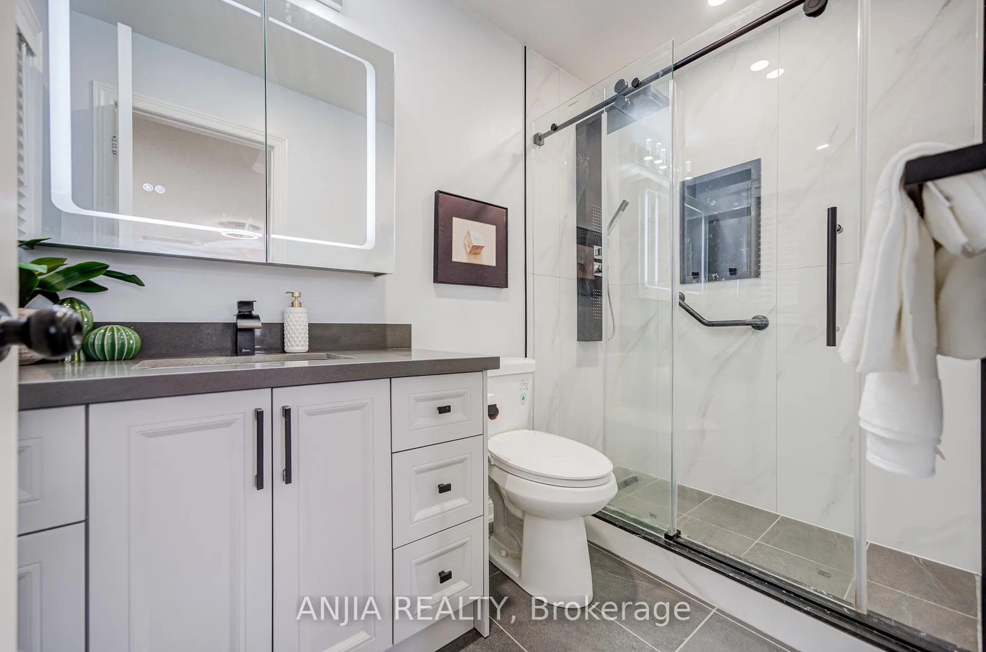 Photo 30 of 409 Williamson Road, Markham, Greensborough — HOMEH