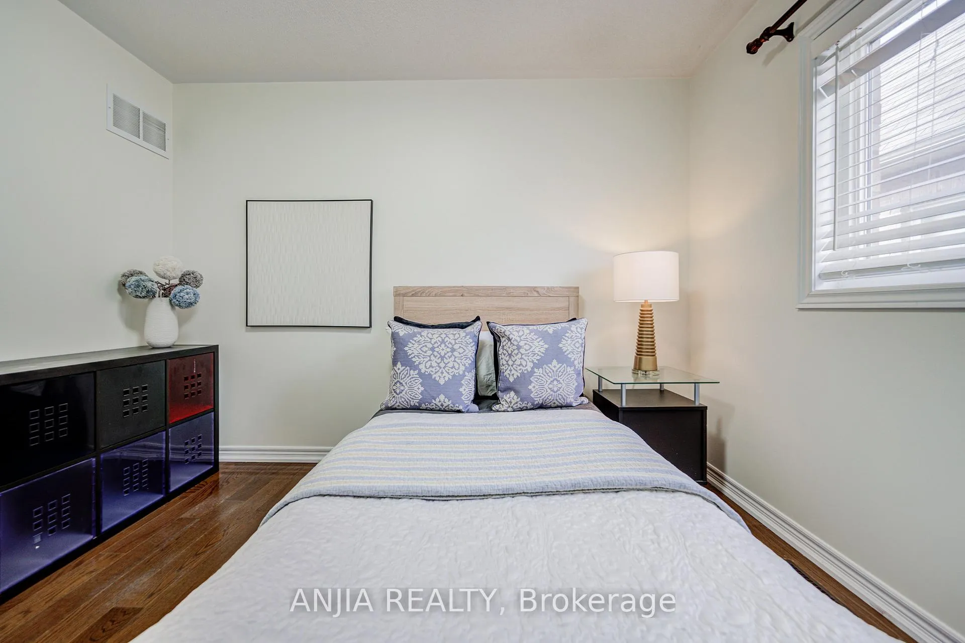 Photo 31 of 409 Williamson Road, Markham, Greensborough — HOMEH