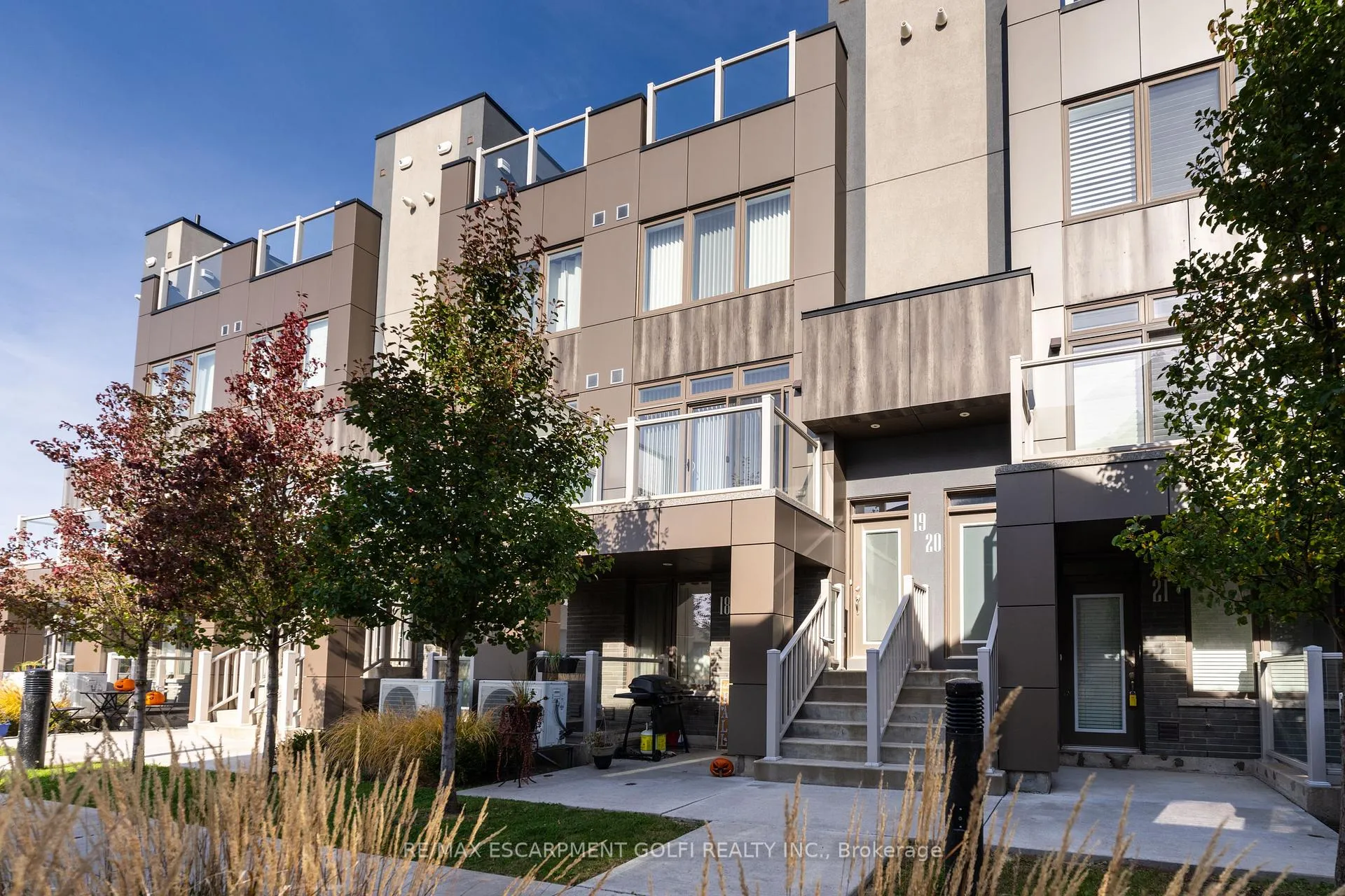 Photo 1 of Unit 19, 261 Skinner Road, Hamilton, Waterdown — HOMEH