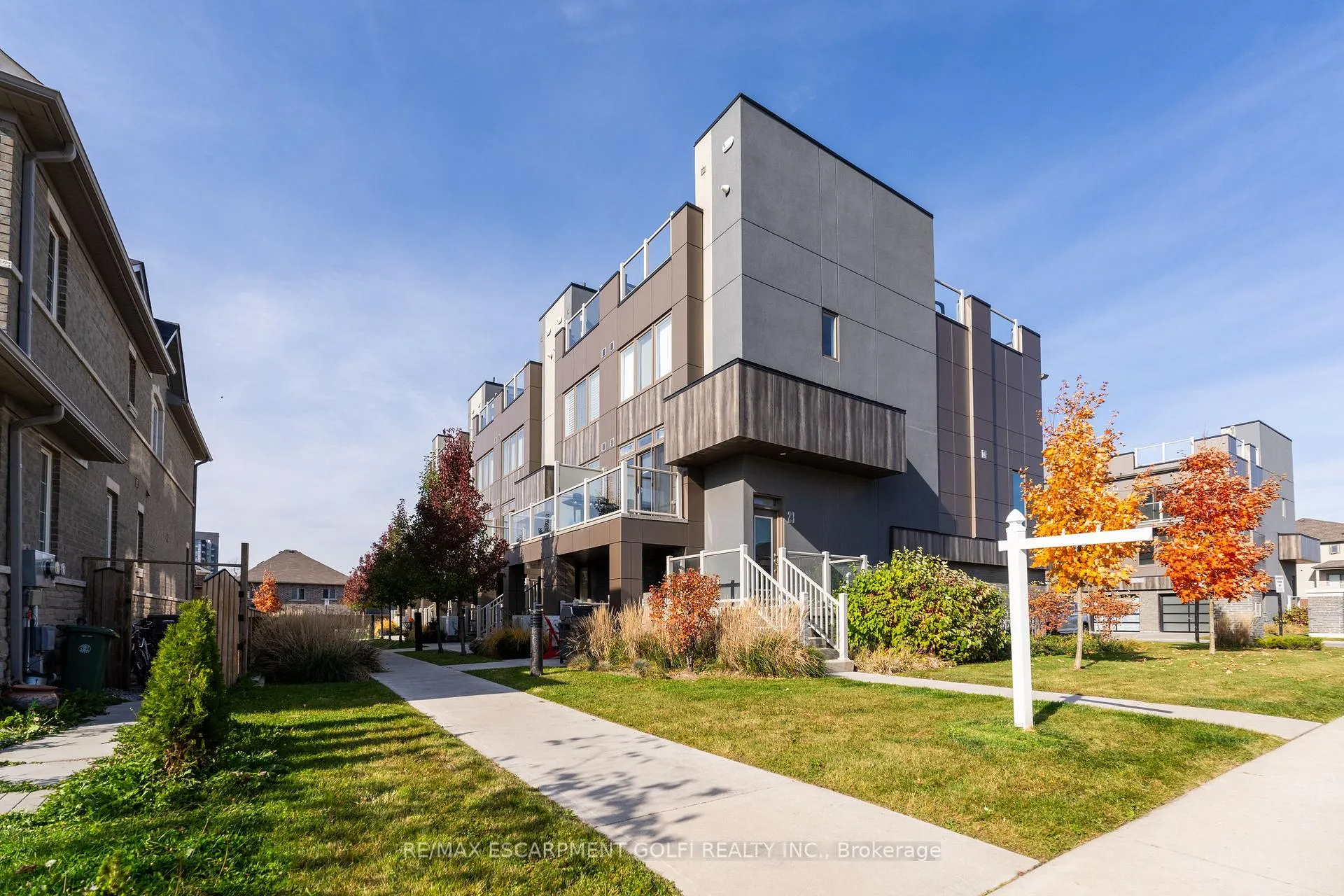 Photo 3 of Unit 19, 261 Skinner Road, Hamilton, Waterdown — HOMEH
