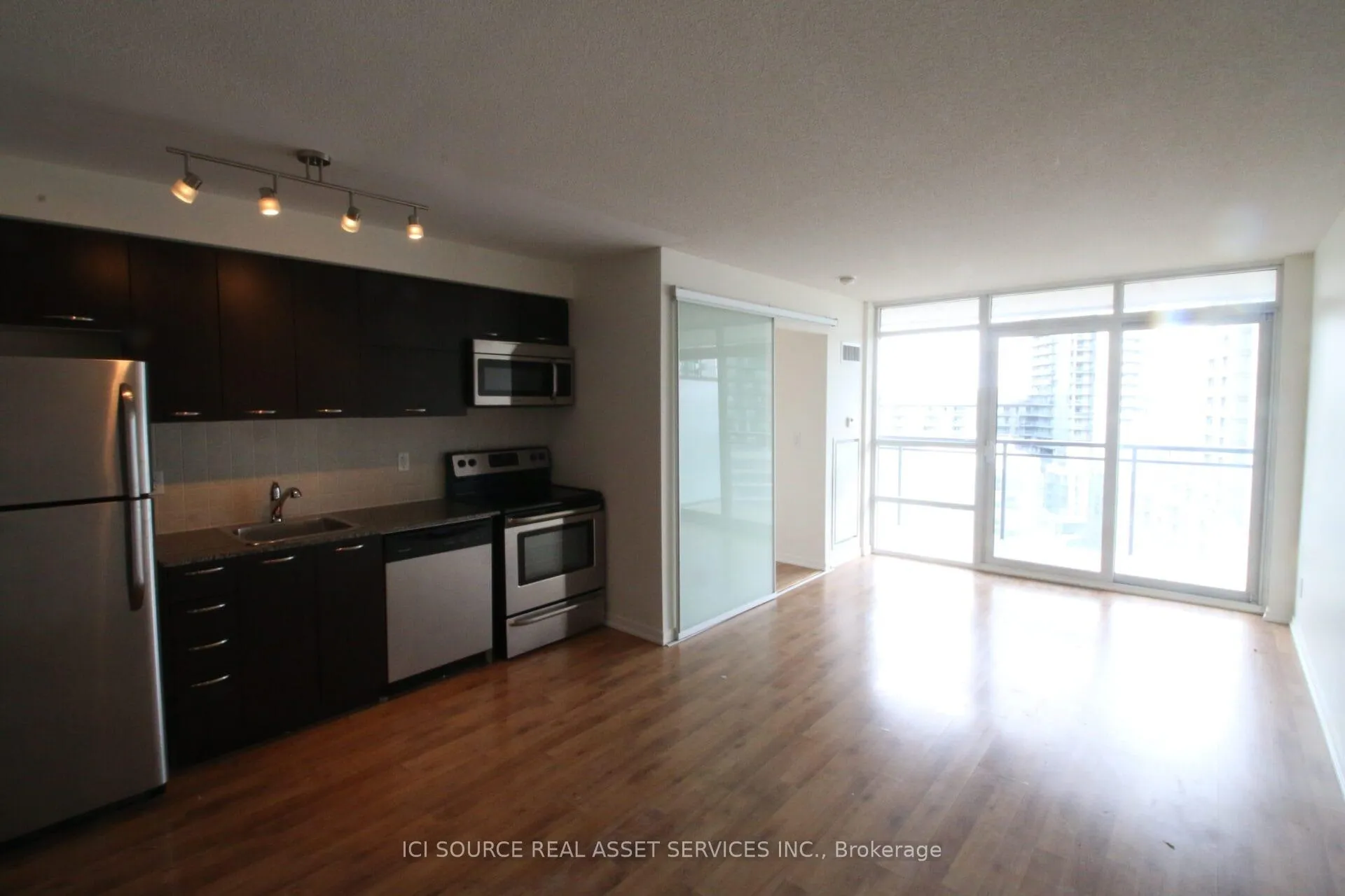 Photo 2 of Unit 1222, 38 Joe Shuster Way, Toronto, South Parkdale — HOMEH