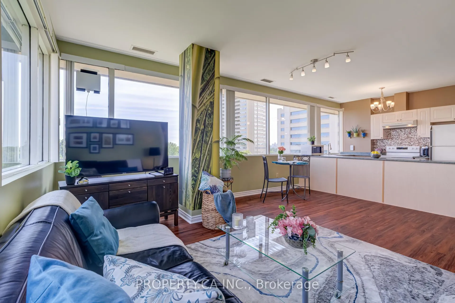 Photo 4 of Unit 512, 10 Gateway Boulevard, Toronto, Flemingdon Park — HOMEH