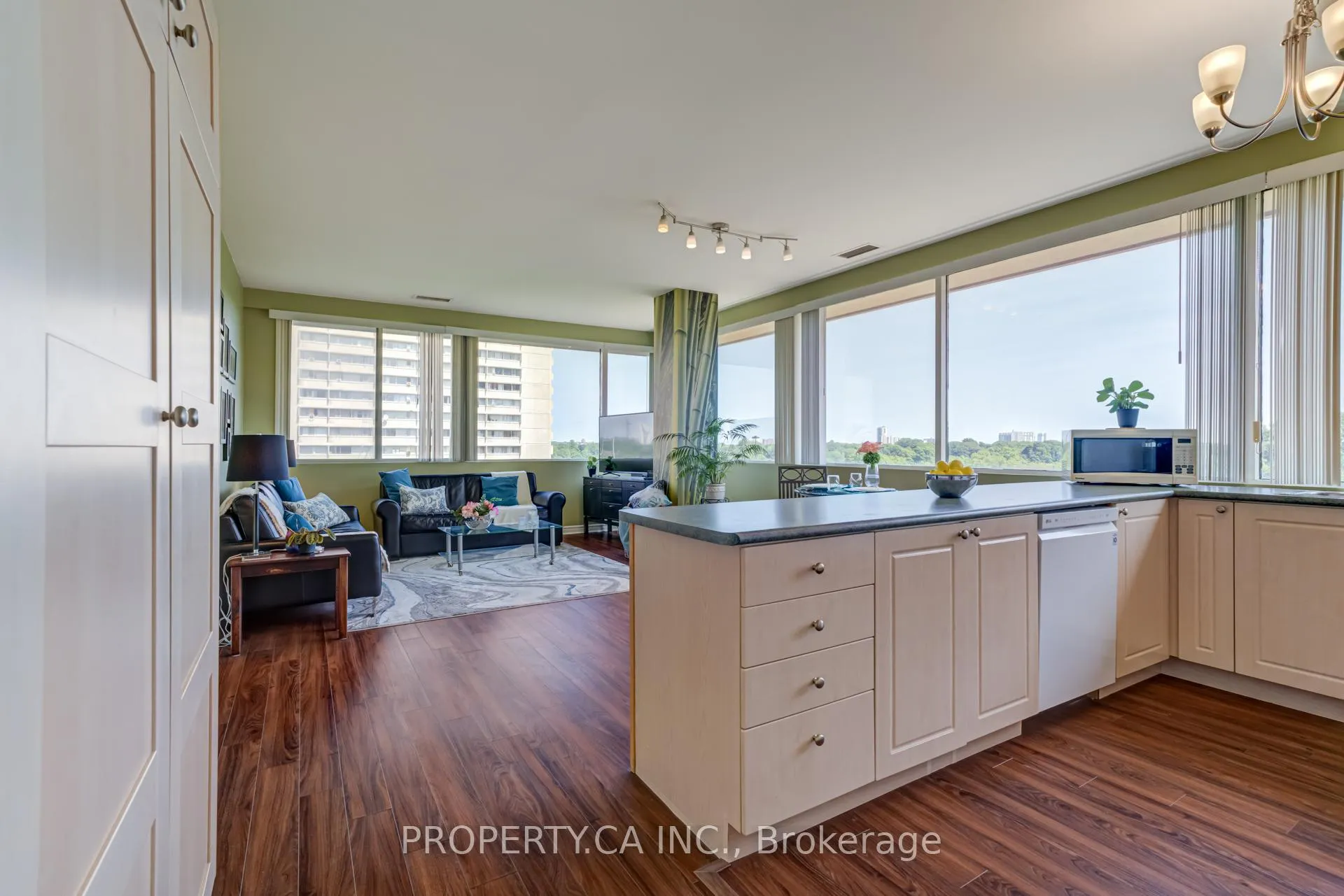 Photo 5 of Unit 512, 10 Gateway Boulevard, Toronto, Flemingdon Park — HOMEH