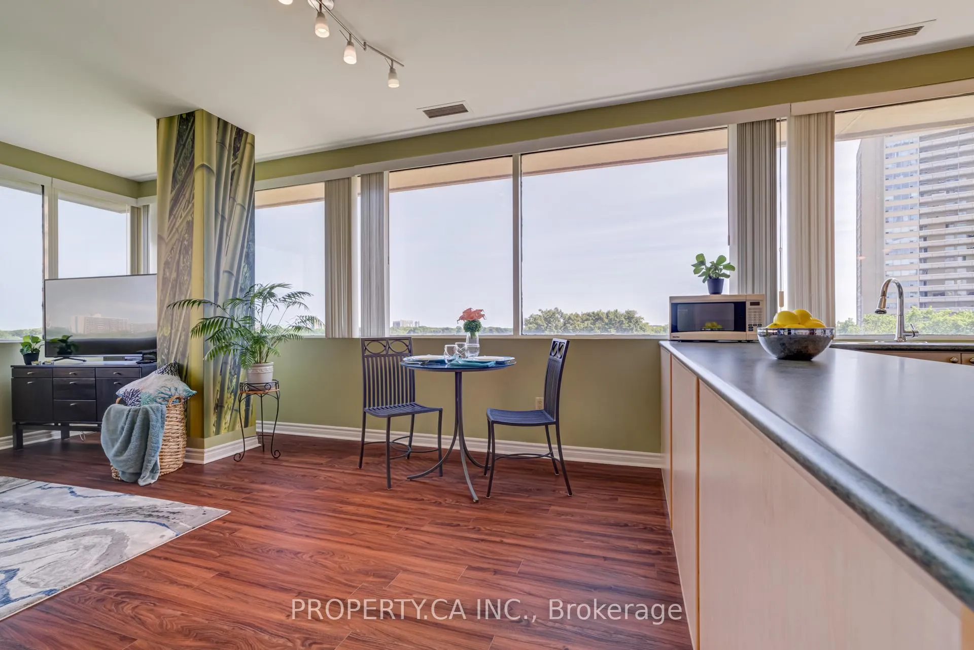 Photo 10 of Unit 512, 10 Gateway Boulevard, Toronto, Flemingdon Park — HOMEH