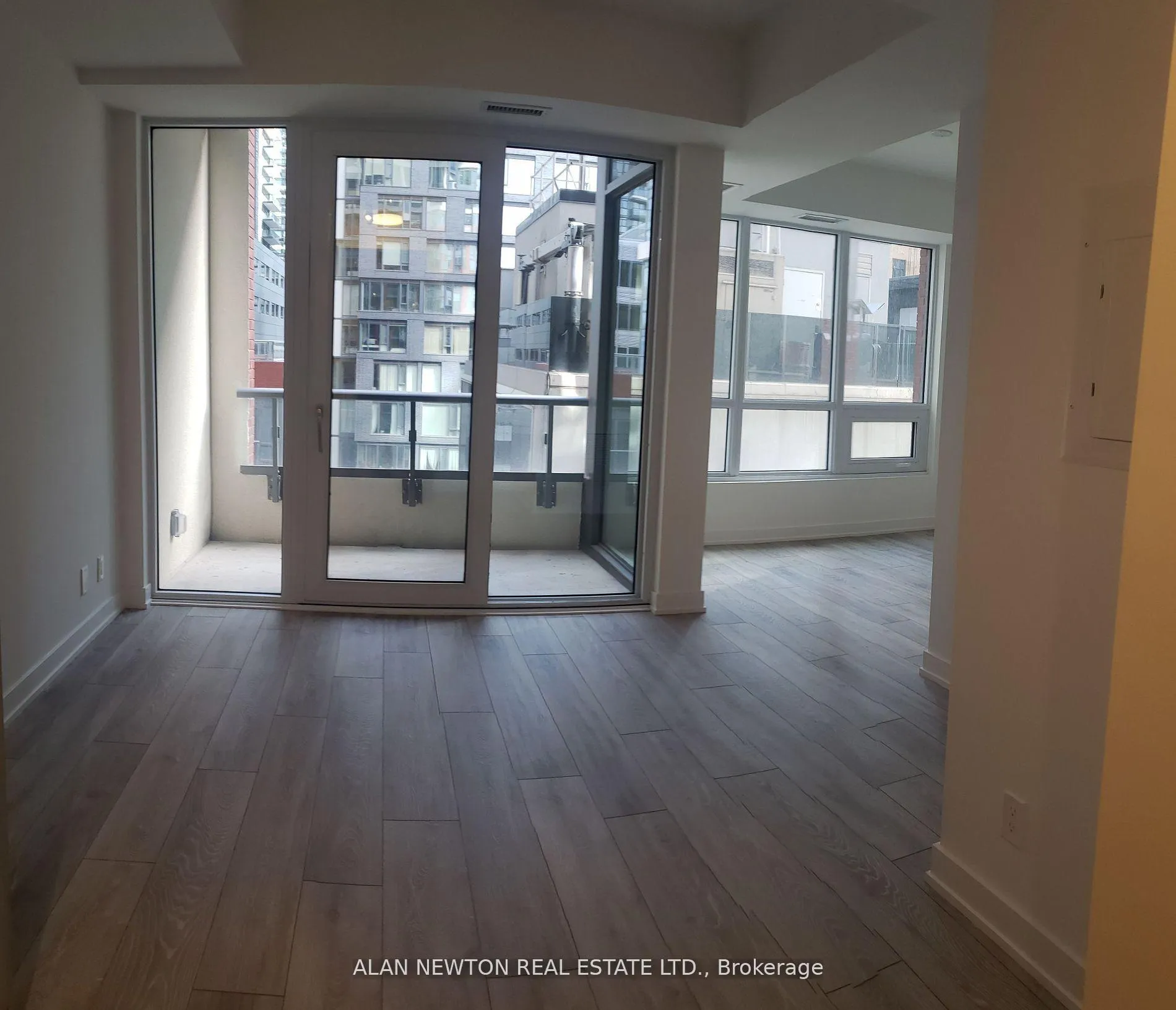 Front of Unit 815, 108 Peter Street
