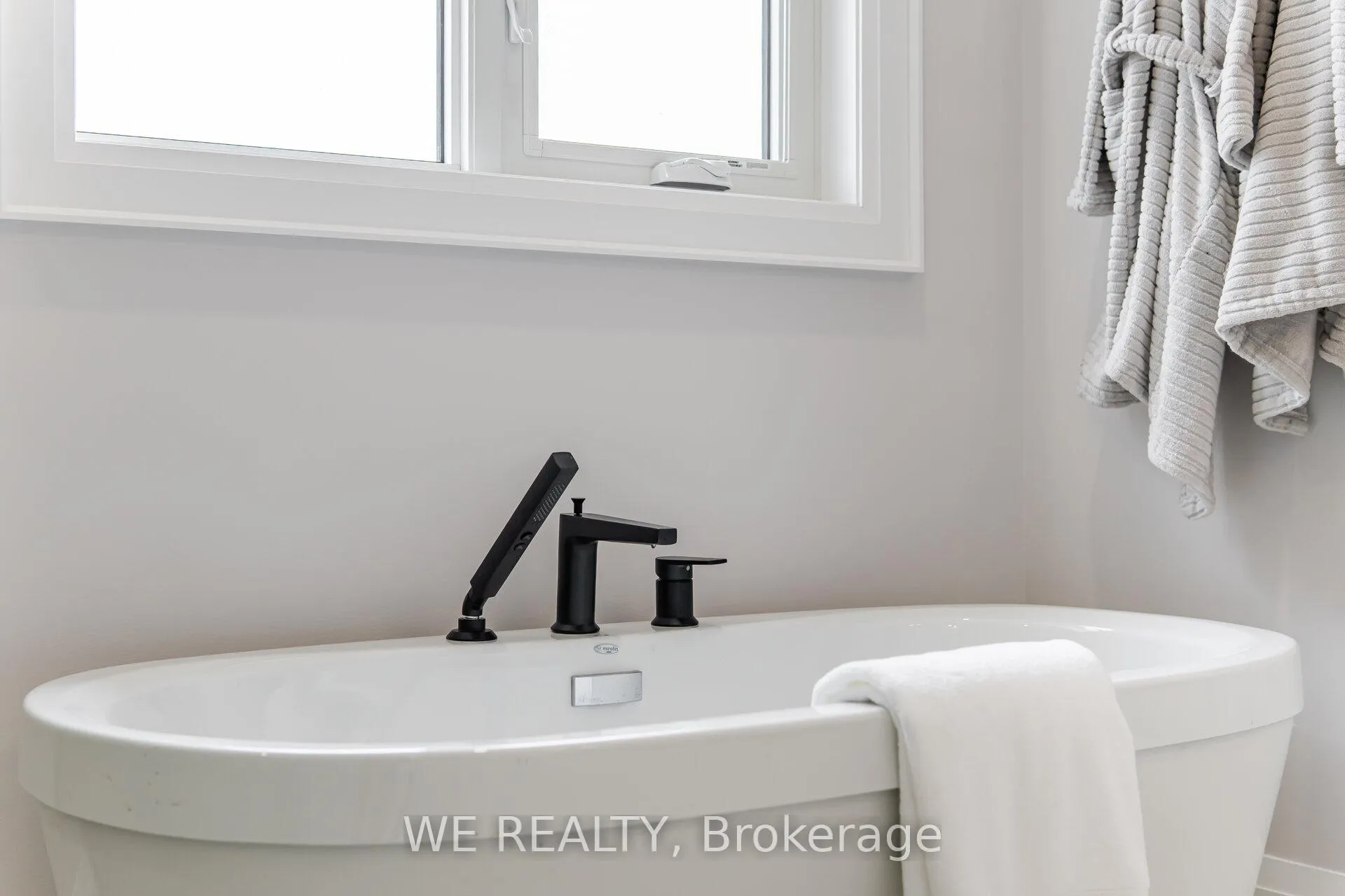 Photo 38 of 711 Hillview Crescent, Pickering, West Shore — HOMEH