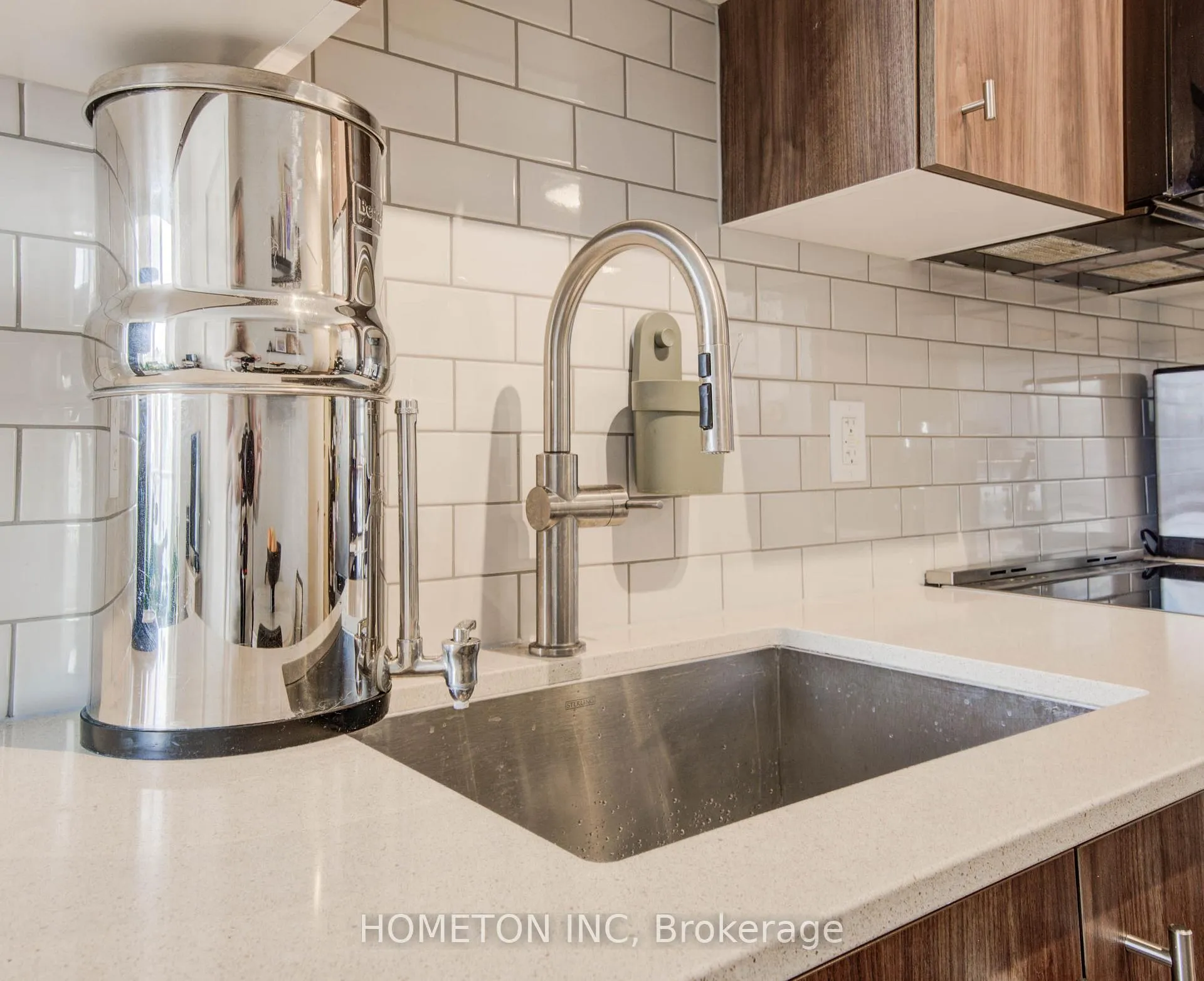 Photo 11 of Unit 704, 15 Wellington Street S, Kitchener, Uptown Waterloo/Westmount — HOMEH