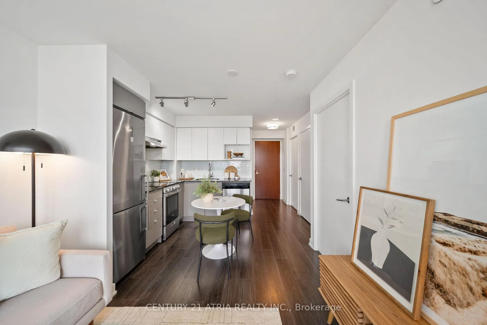 Photo 4 of Unit 908, 120 Varna Drive, Toronto, Englemount-Lawrence — HOMEH
