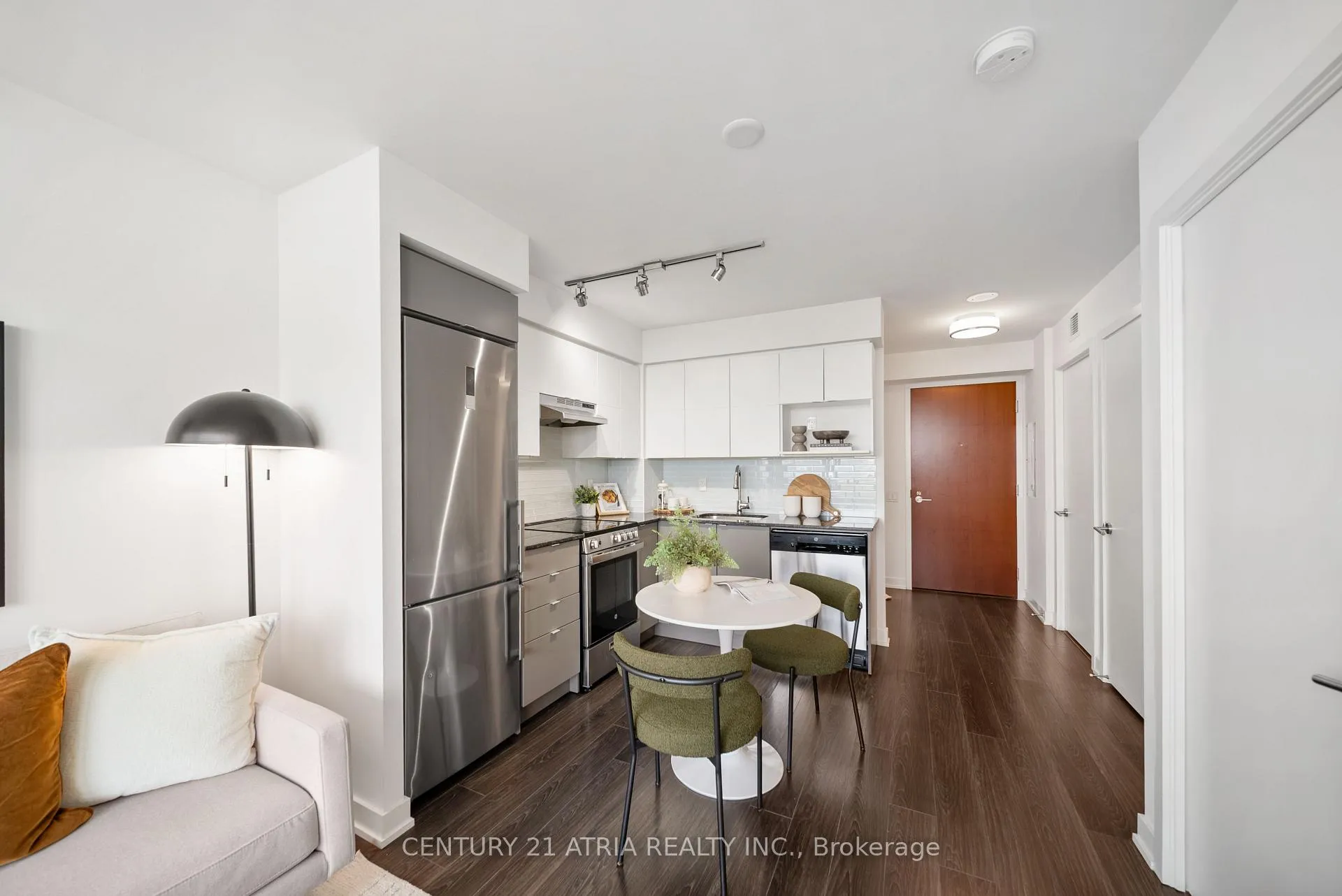 Photo 6 of Unit 908, 120 Varna Drive, Toronto, Englemount-Lawrence — HOMEH