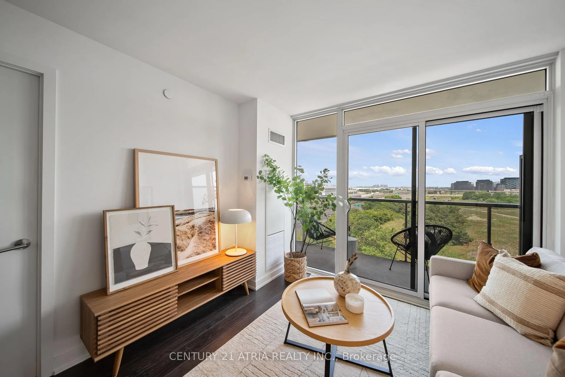 Photo 7 of Unit 908, 120 Varna Drive, Toronto, Englemount-Lawrence — HOMEH