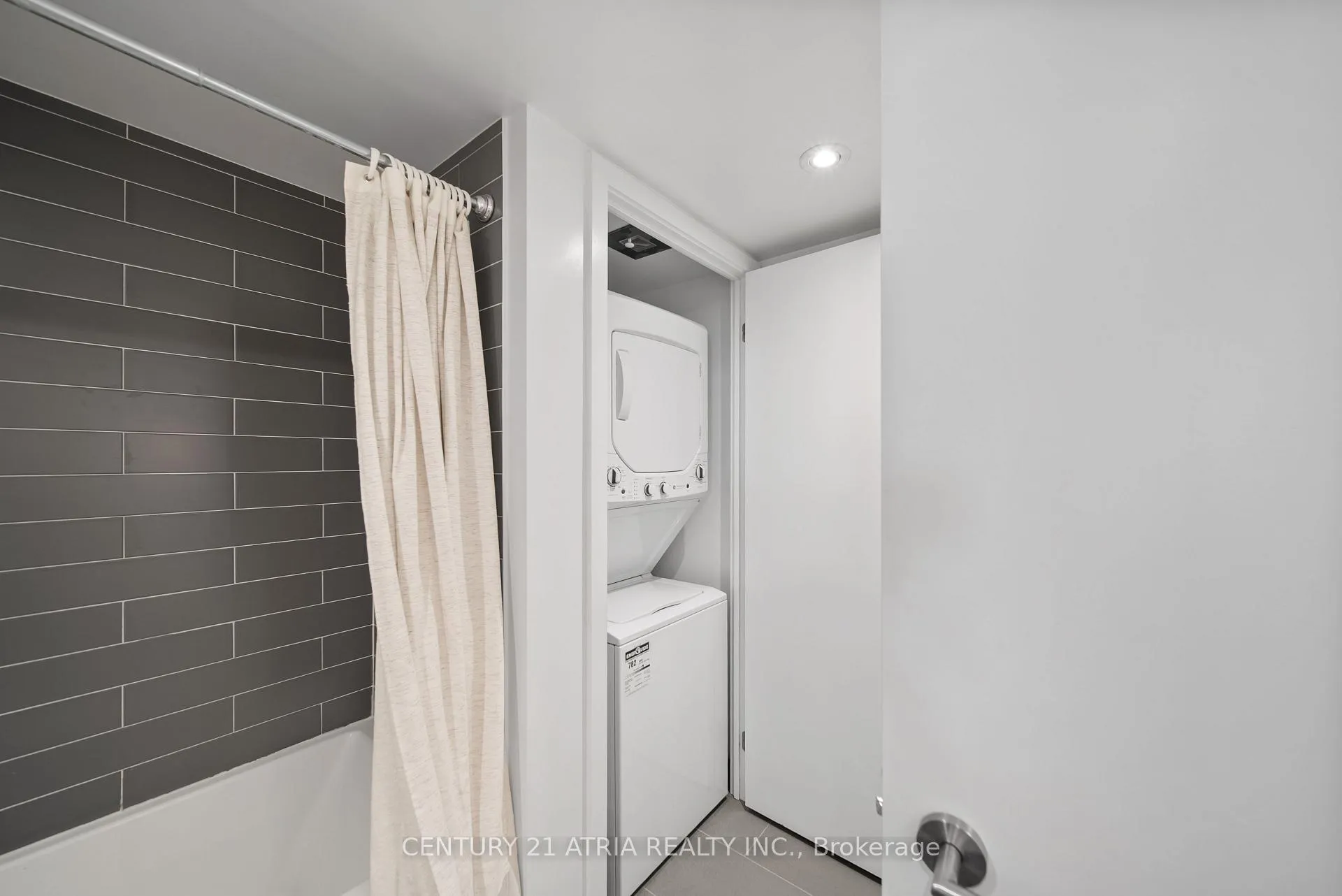 Photo 13 of Unit 908, 120 Varna Drive, Toronto, Englemount-Lawrence — HOMEH