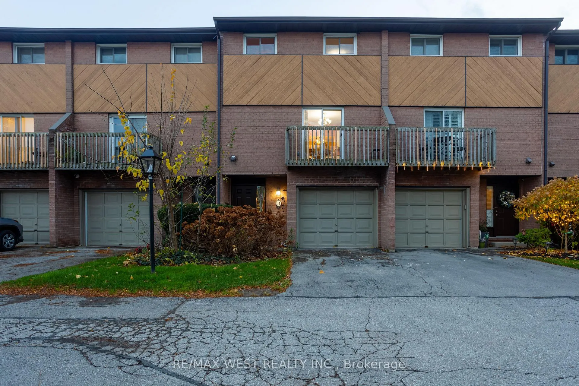 Front of Unit 15, 445 Stone Church Road W
