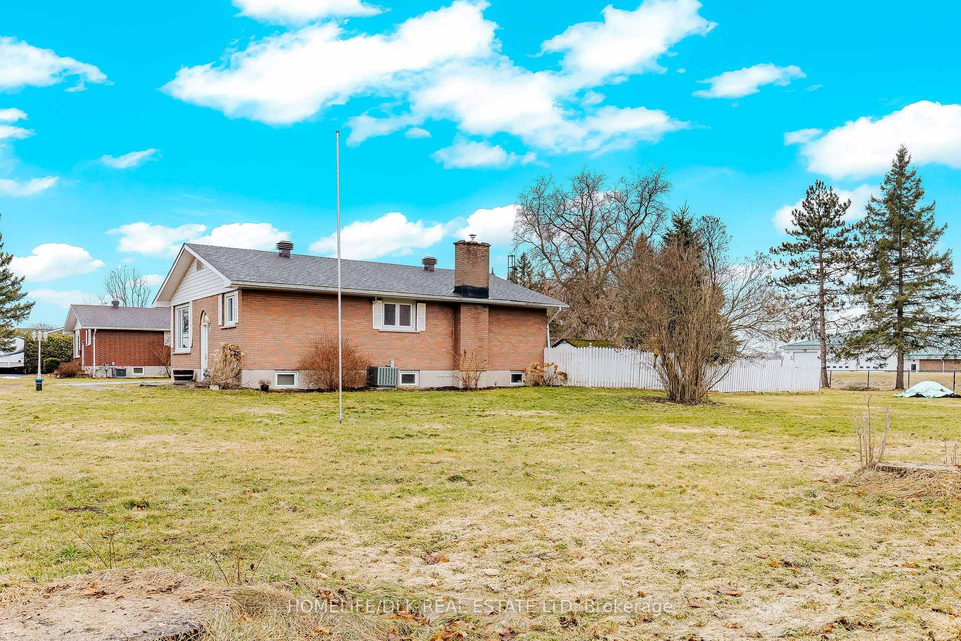 Photo 3 of 34 Elizabeth Street, Edwardsburgh/Cardinal, Edwardsburgh/Cardinal Twp — HOMEH