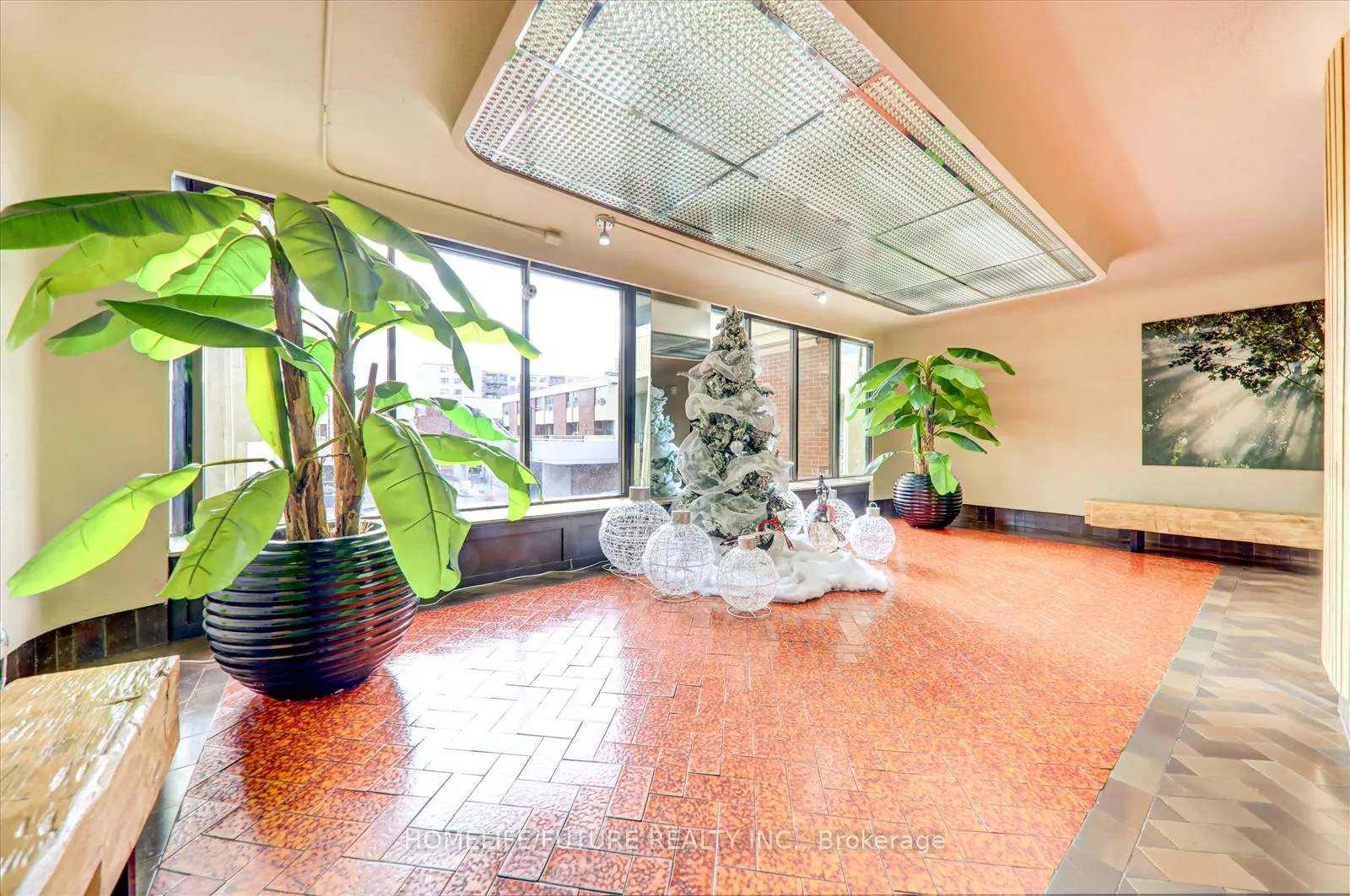 Photo 5 of Unit 914, 1 Massey Square, Toronto, Crescent Town — HOMEH