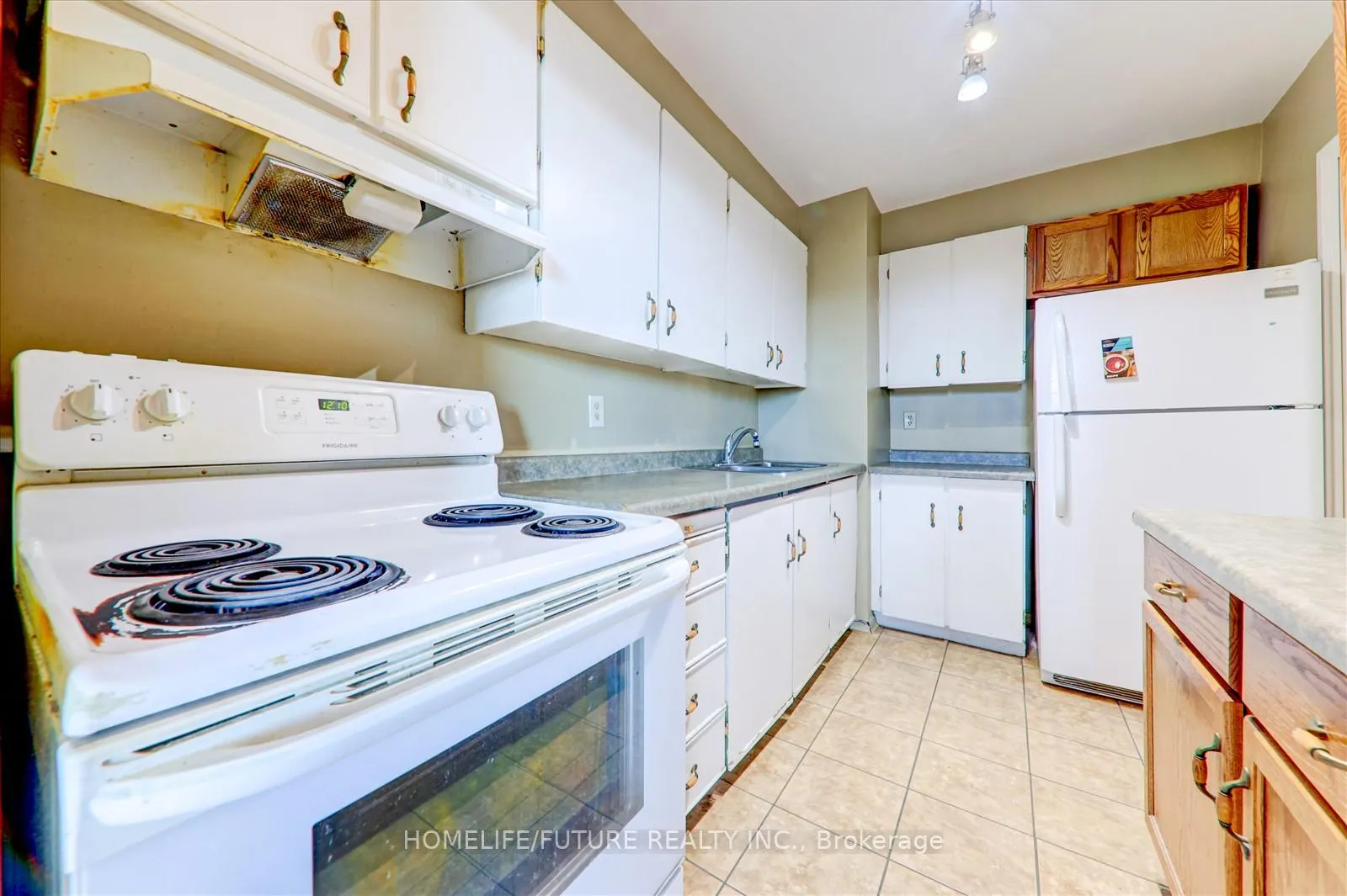 Photo 15 of Unit 914, 1 Massey Square, Toronto, Crescent Town — HOMEH