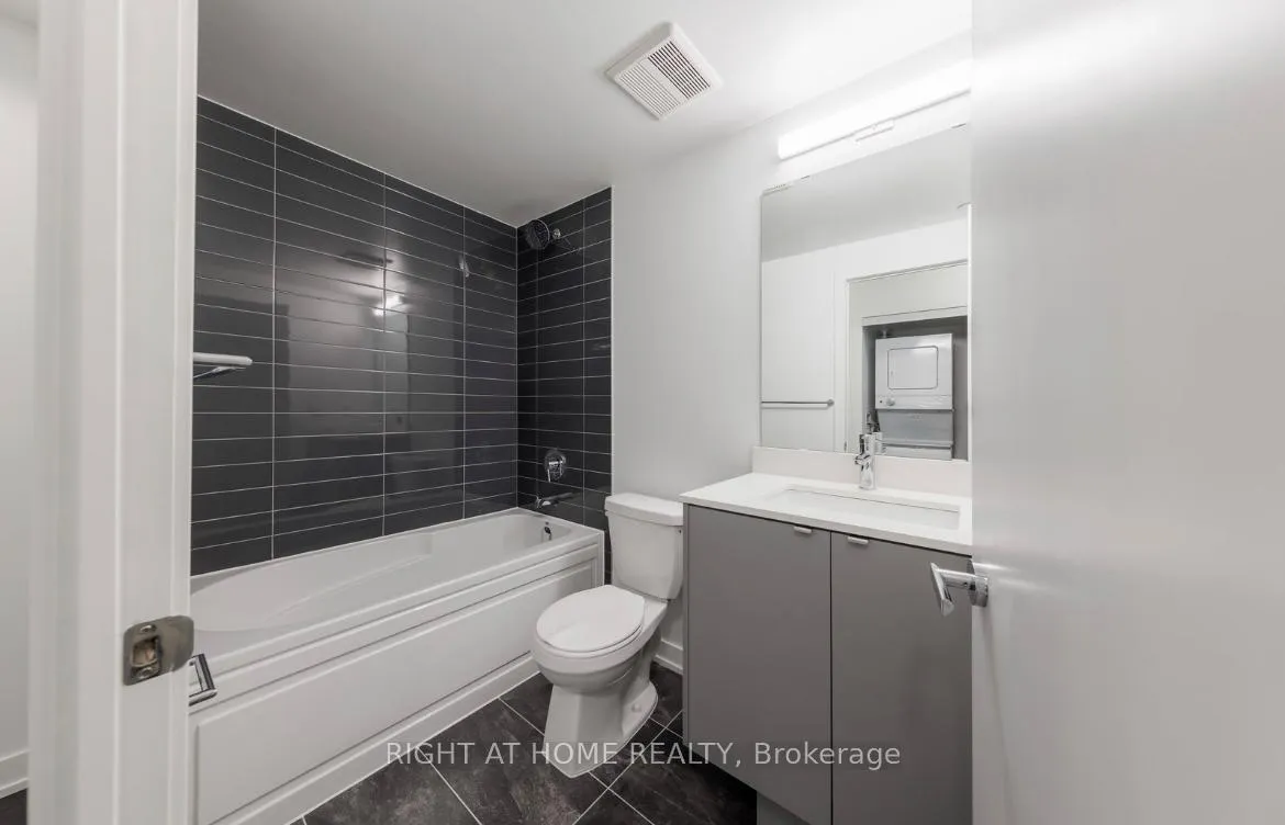 Photo 5 of Unit B613, 3200 Dakota Common, Burlington, Alton — HOMEH
