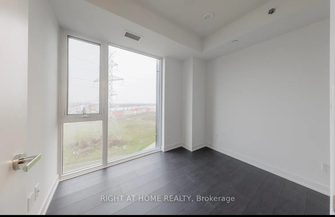 Photo 7 of Unit B613, 3200 Dakota Common, Burlington, Alton — HOMEH