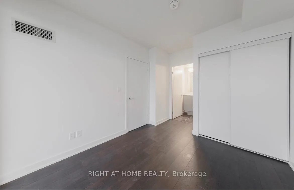 Photo 14 of Unit B613, 3200 Dakota Common, Burlington, Alton — HOMEH