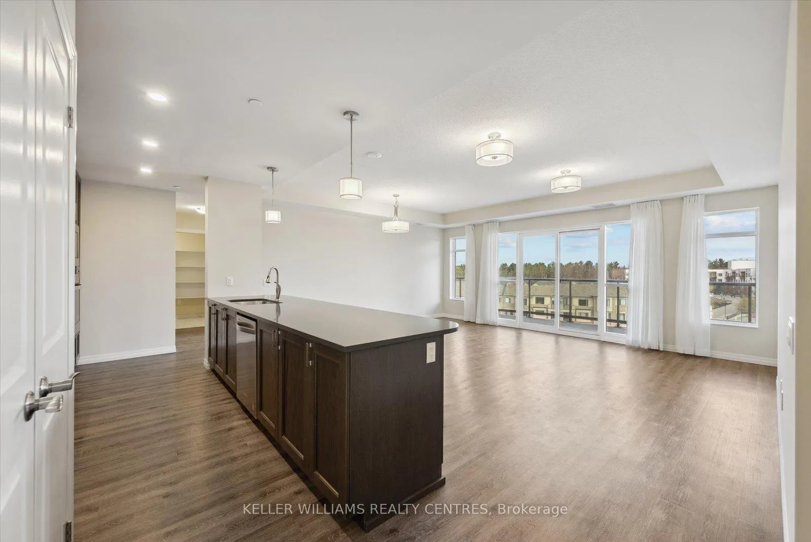 Photo 4 of Unit 618, 460 William Graham Drive, Aurora, Rural Aurora — HOMEH