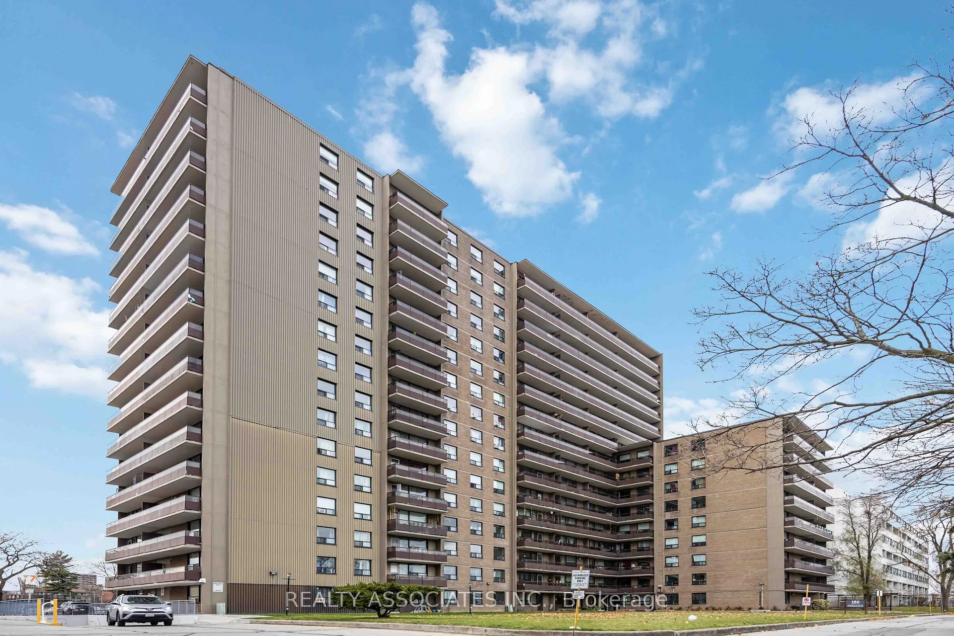 Front of Unit 811, 180 Markham Road