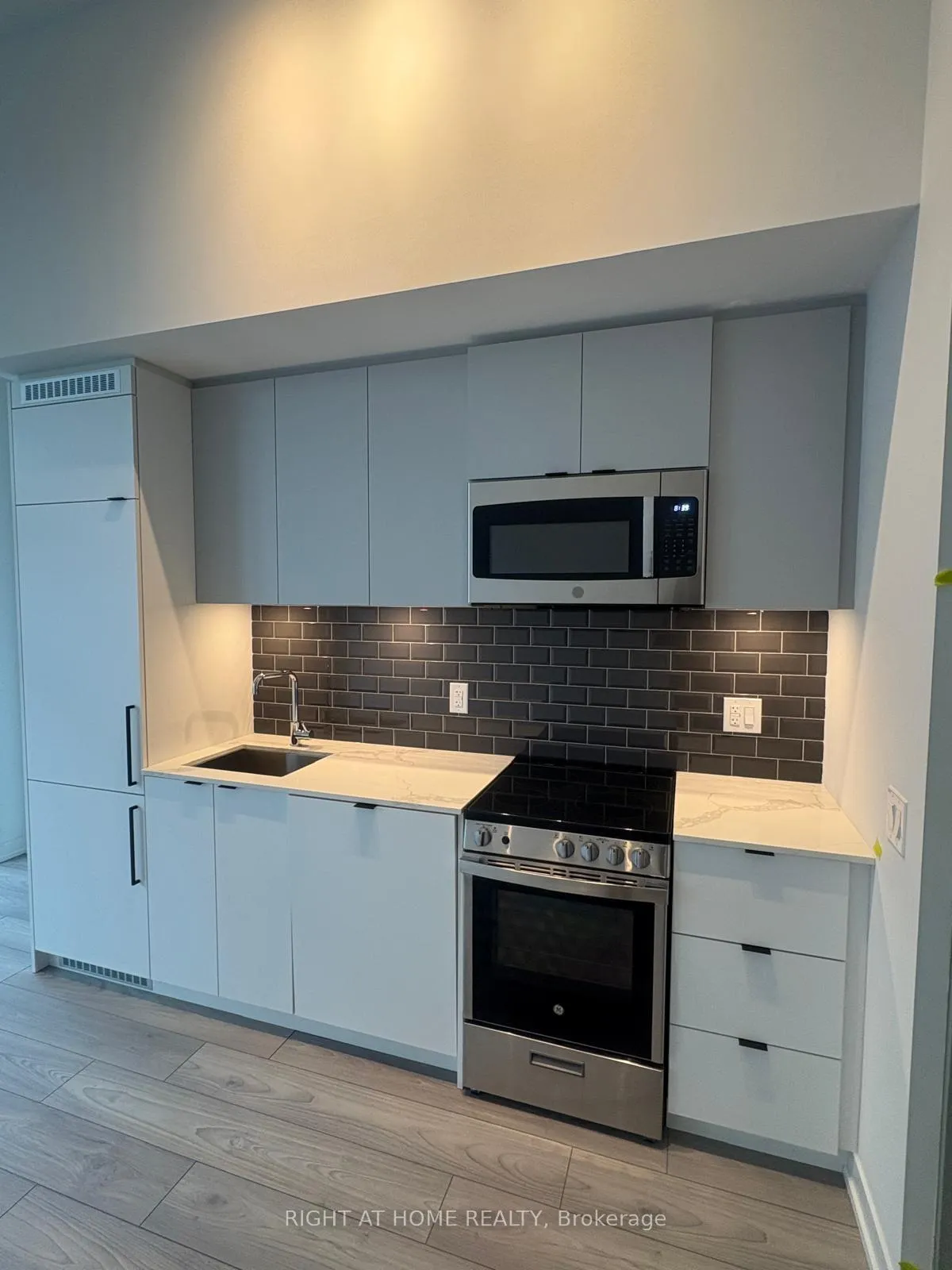 Photo 6 of Unit 432, 285 Dufferin Street, Toronto, South Parkdale — HOMEH