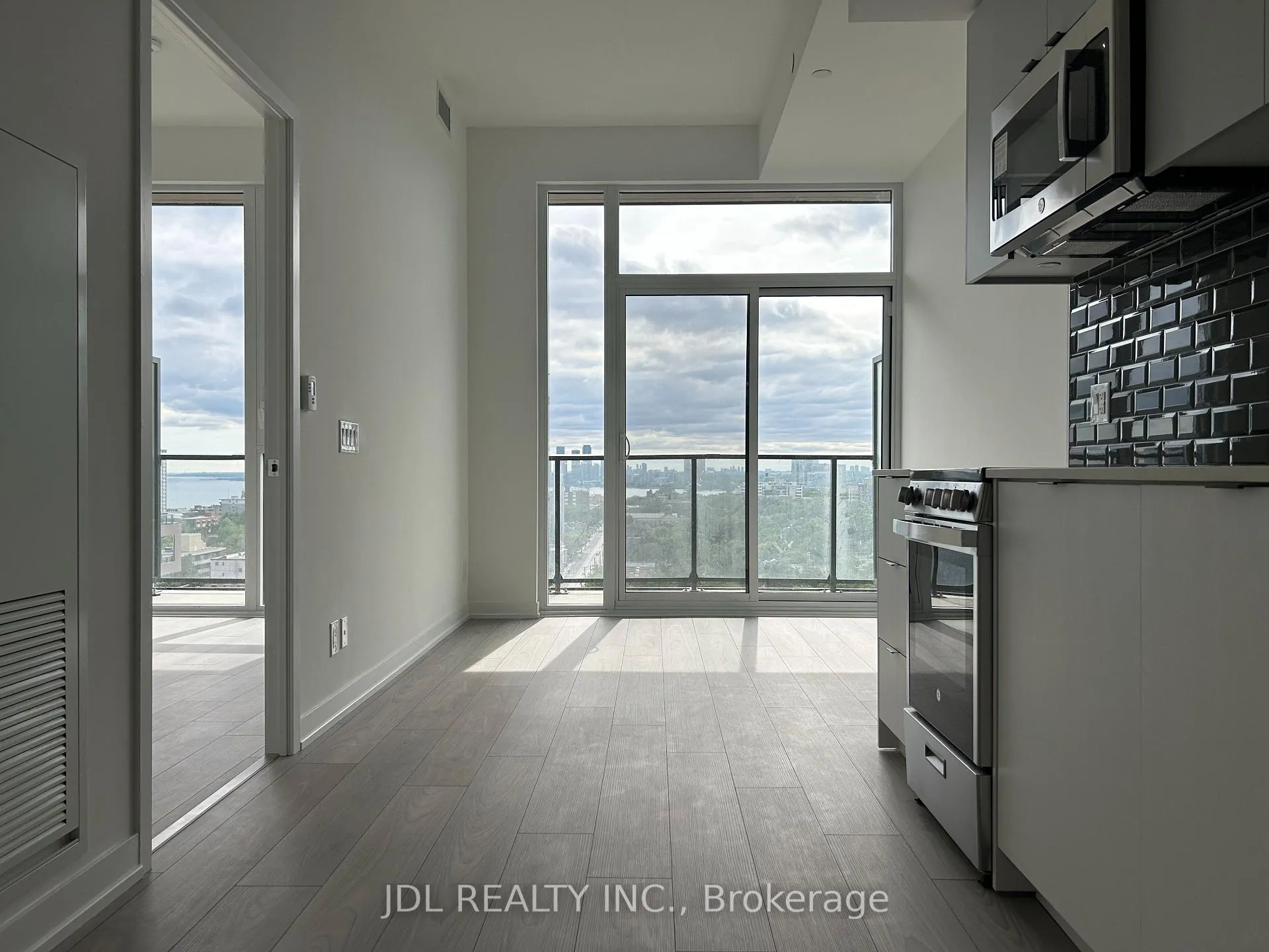 Photo 4 of Unit 1317, 285 Dufferin St Street, Toronto, South Parkdale — HOMEH