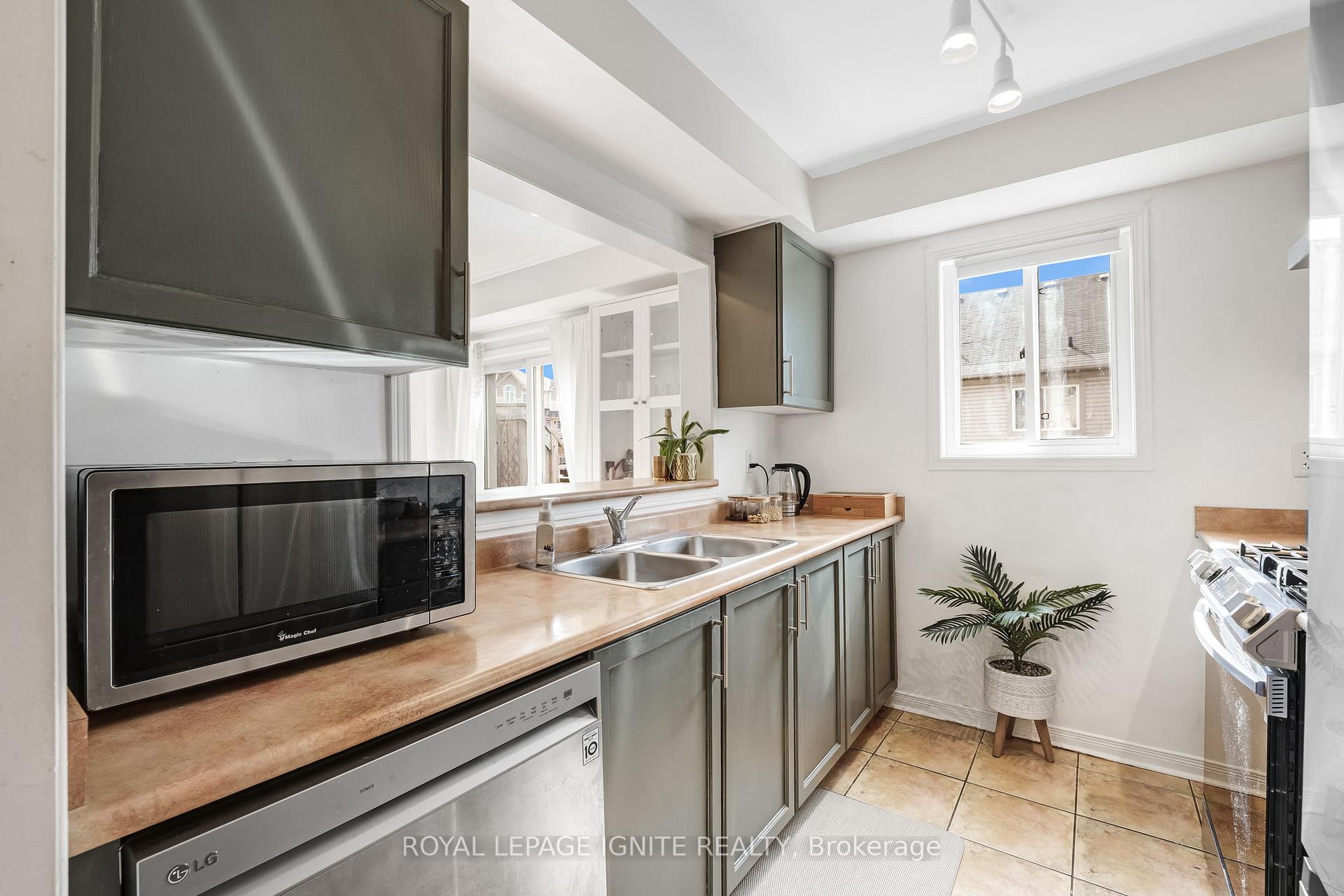Photo 15 of 30 Bartolo Lane, Ajax, Central — HOMEH