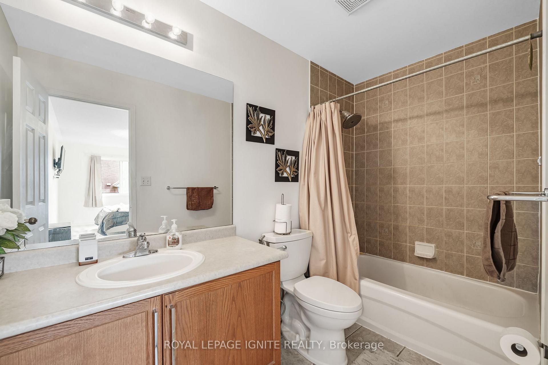Photo 23 of 30 Bartolo Lane, Ajax, Central — HOMEH