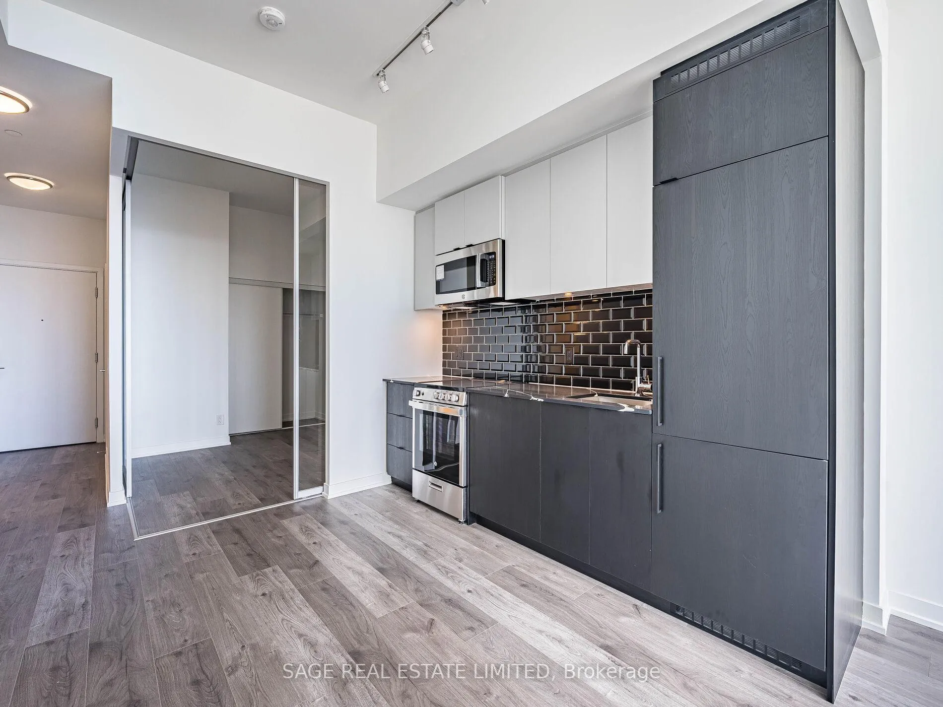 Photo 4 of Unit 1115, 285 Dufferin Street, Toronto, South Parkdale — HOMEH