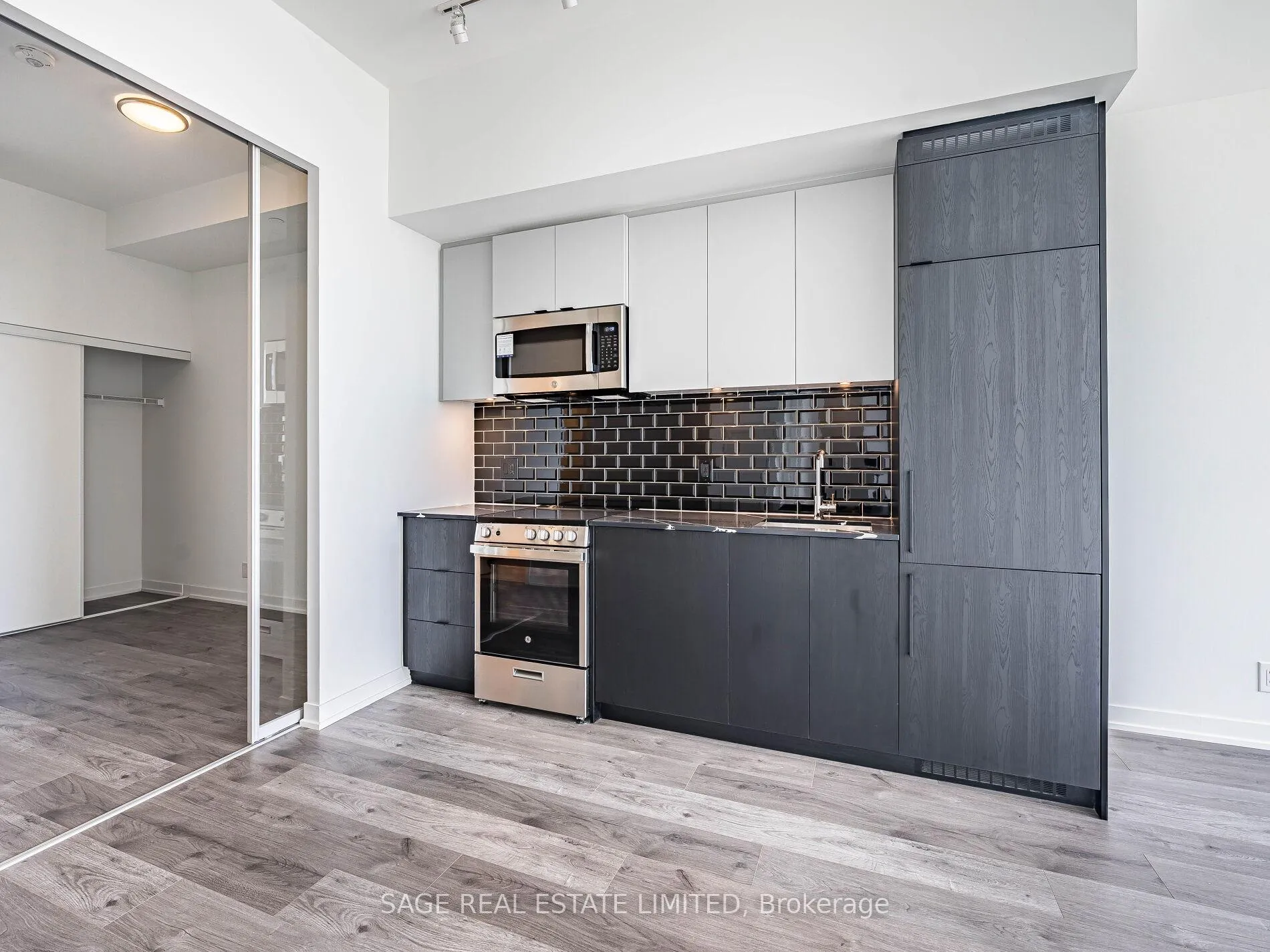 Photo 5 of Unit 1115, 285 Dufferin Street, Toronto, South Parkdale — HOMEH