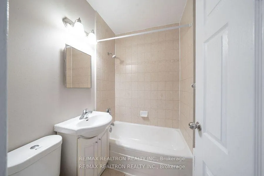 Photo 11 of Unit 645D, 468 Ottawa Street N, Hamilton, Crown Point — HOMEH