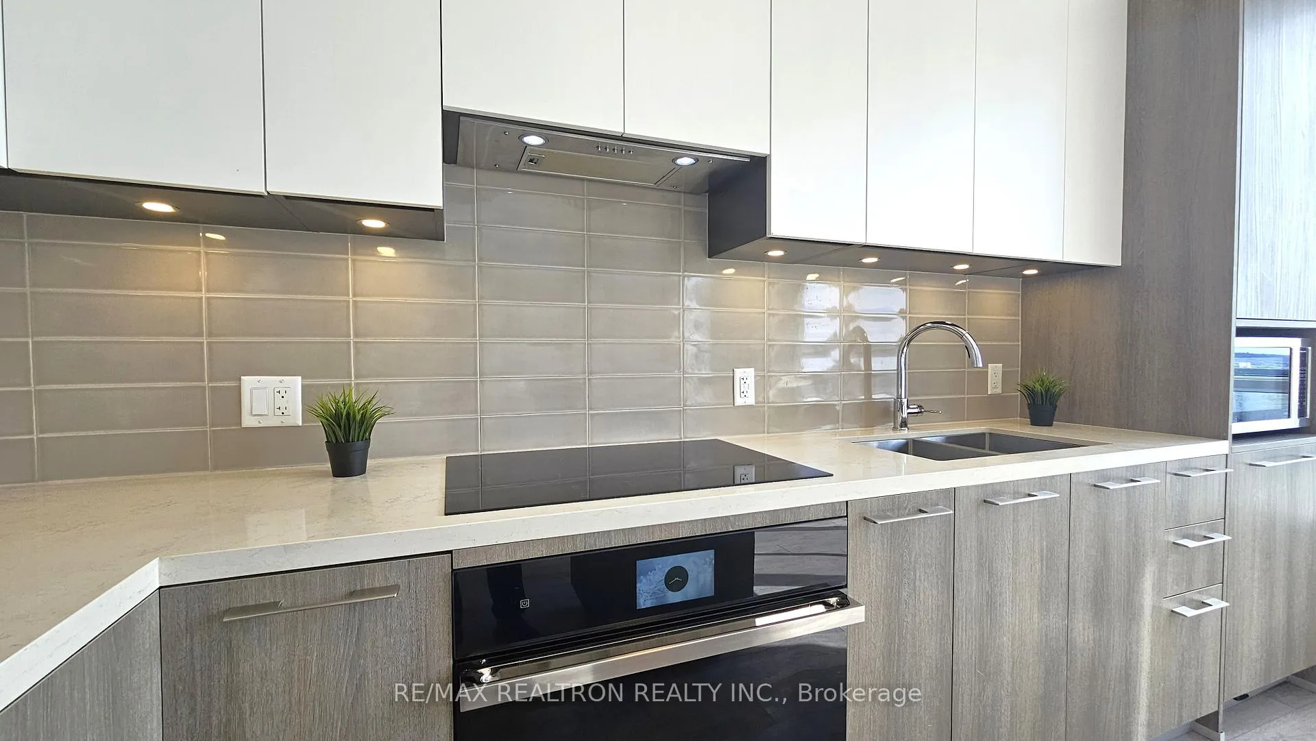 Photo 8 of Unit PH3, 38 Water Walk Drive, Markham, Unionville — HOMEH