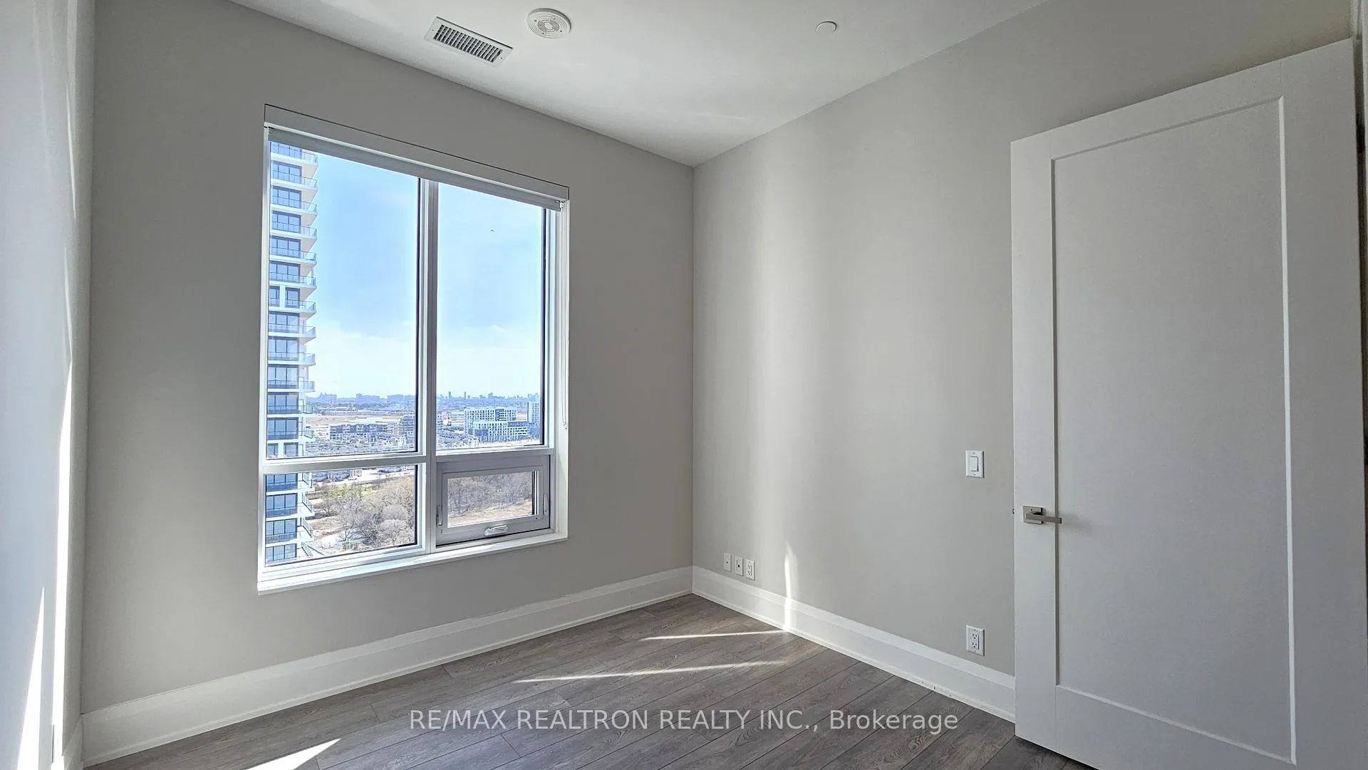 Photo 11 of Unit PH3, 38 Water Walk Drive, Markham, Unionville — HOMEH
