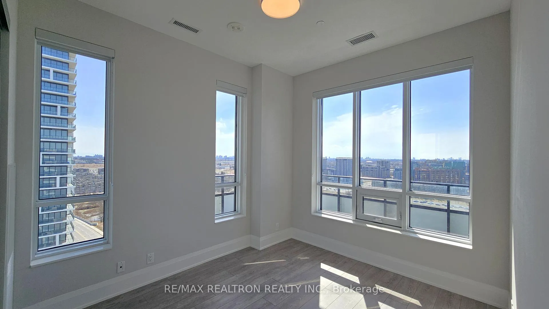 Photo 13 of Unit PH3, 38 Water Walk Drive, Markham, Unionville — HOMEH