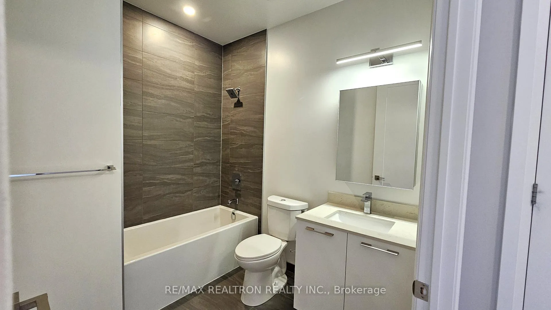 Photo 17 of Unit PH3, 38 Water Walk Drive, Markham, Unionville — HOMEH