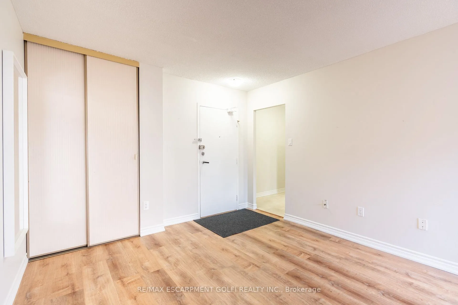 Photo 6 of Unit 804, 1966 Main Street, Hamilton, Ainslie Wood — HOMEH