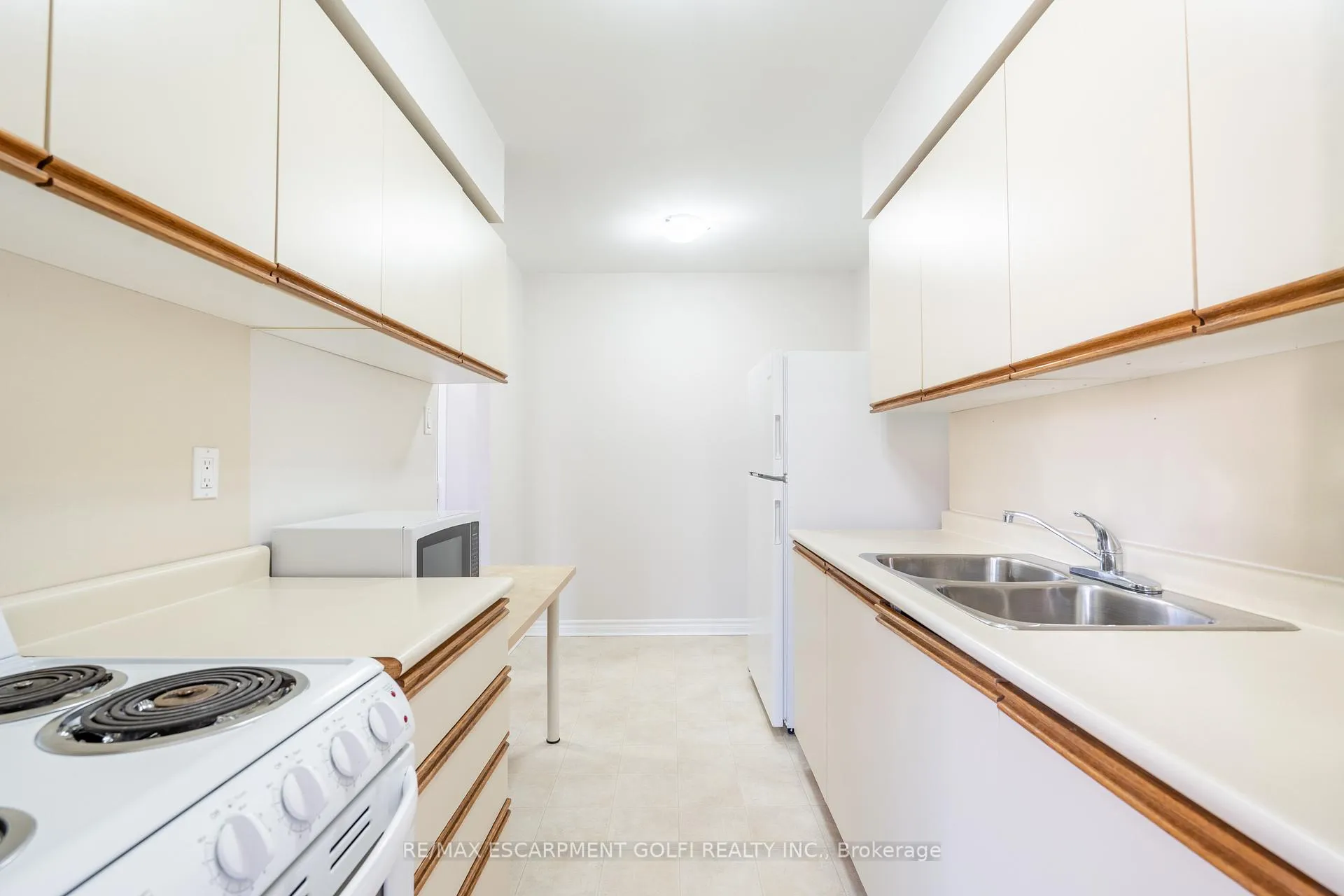 Photo 13 of Unit 804, 1966 Main Street, Hamilton, Ainslie Wood — HOMEH