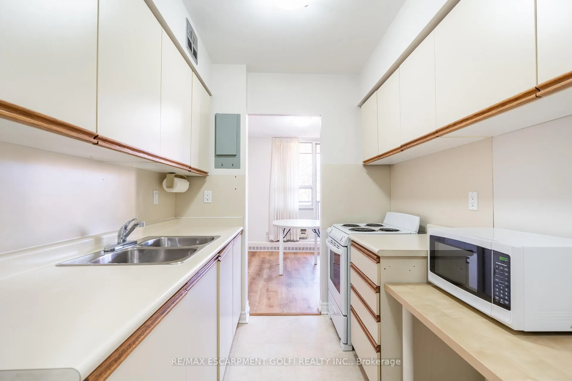 Photo 14 of Unit 804, 1966 Main Street, Hamilton, Ainslie Wood — HOMEH