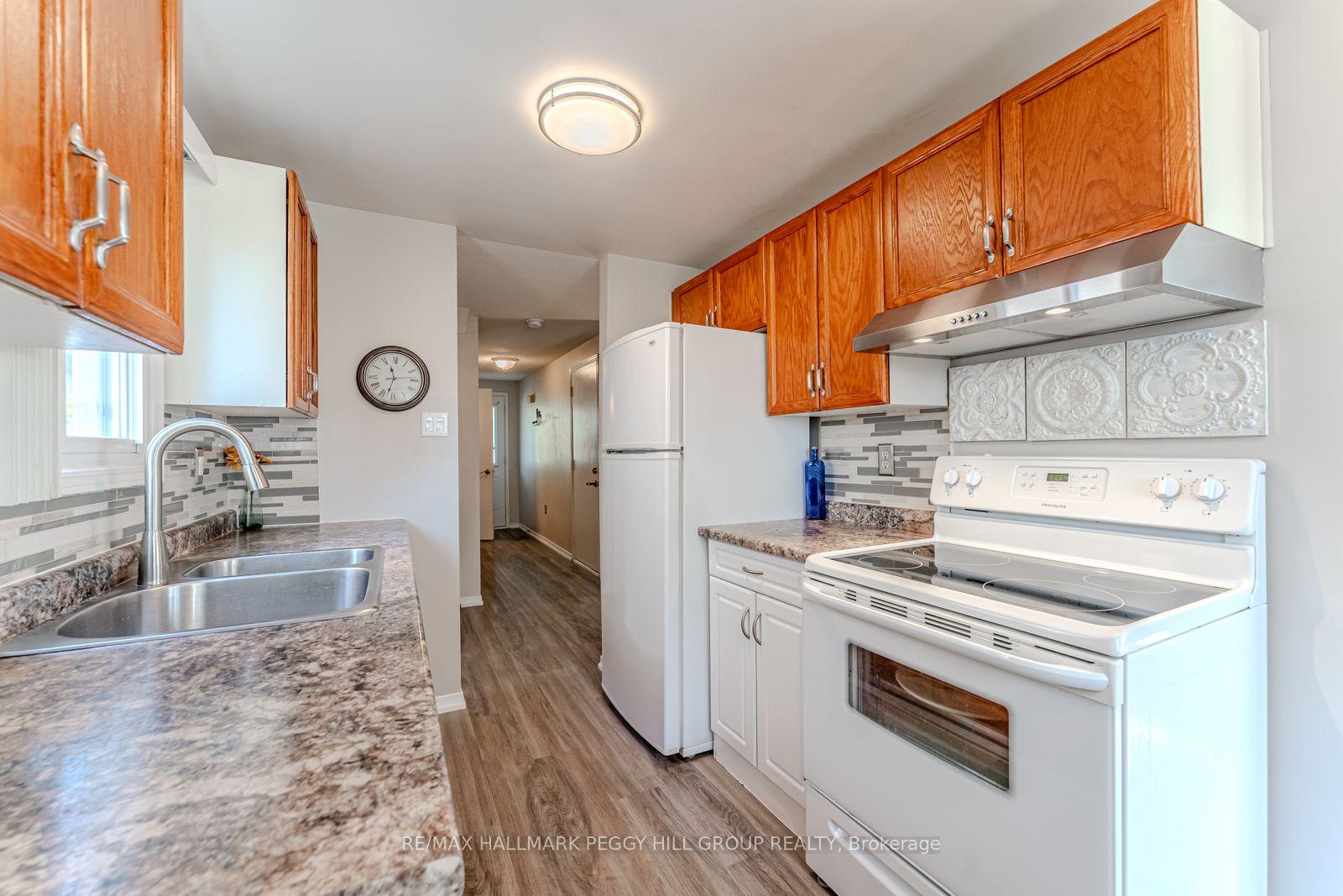 Photo 5 of 56 Maitland Drive, Barrie, Grove East — HOMEH